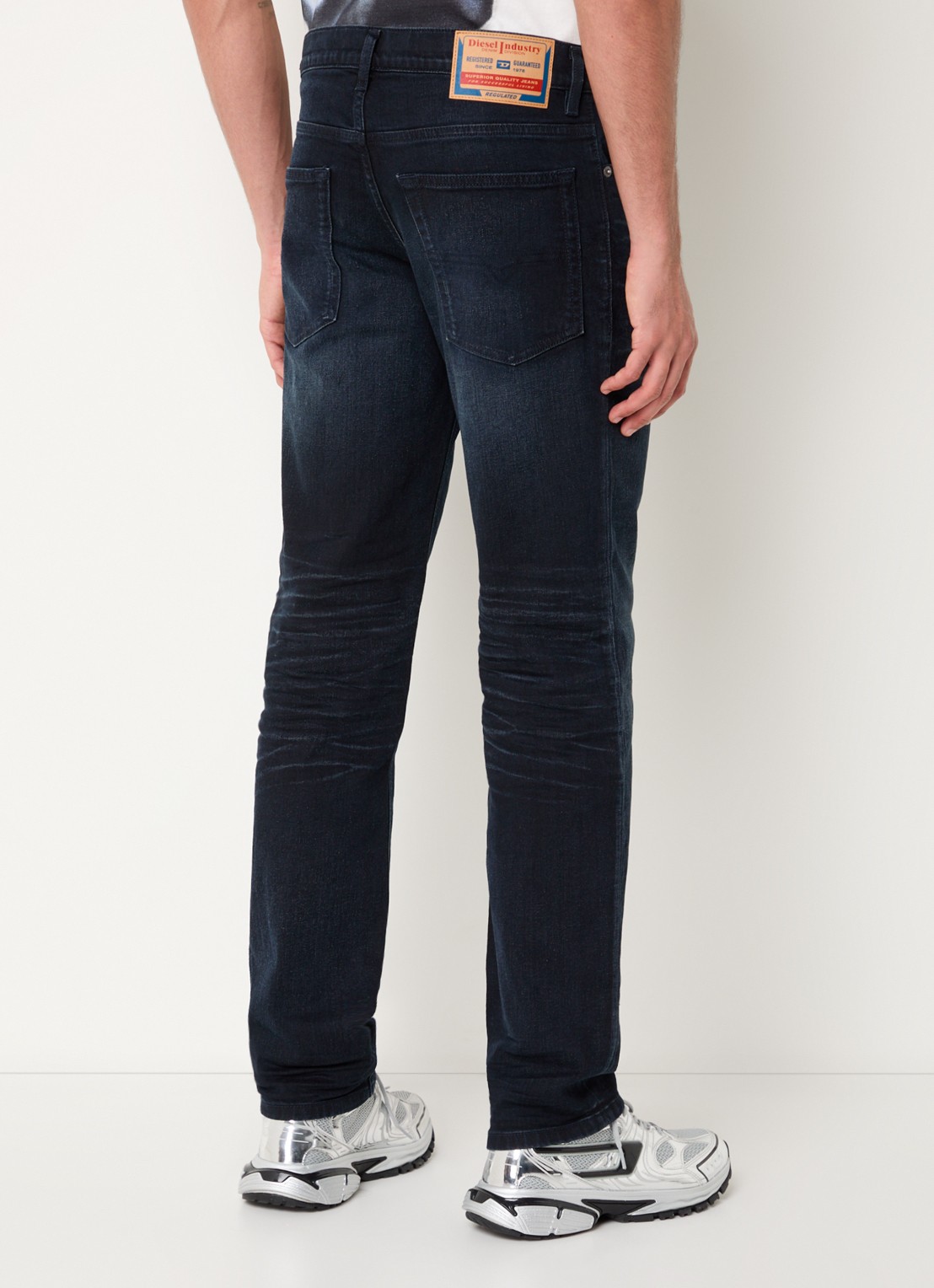 Diesel D-Finitive straight leg jeans met donkere wassing - achterkant donkerblauw