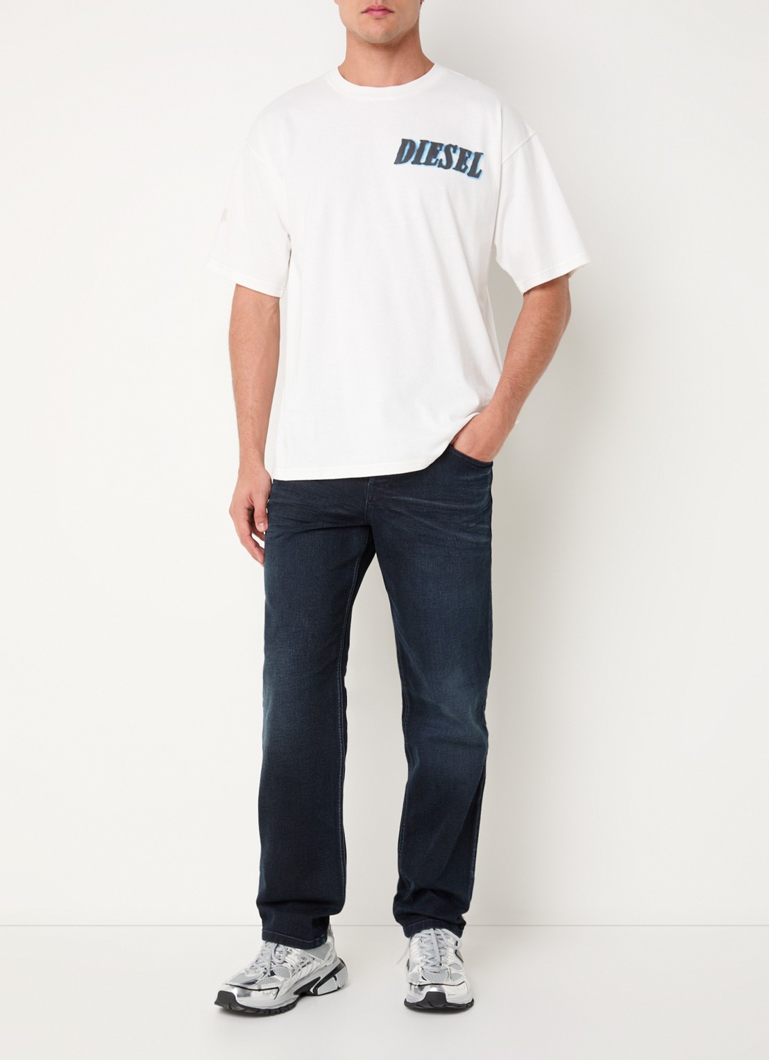 Diesel D-Finitive straight leg jeans met donkere wassing - voorkant 3 donkerblauw