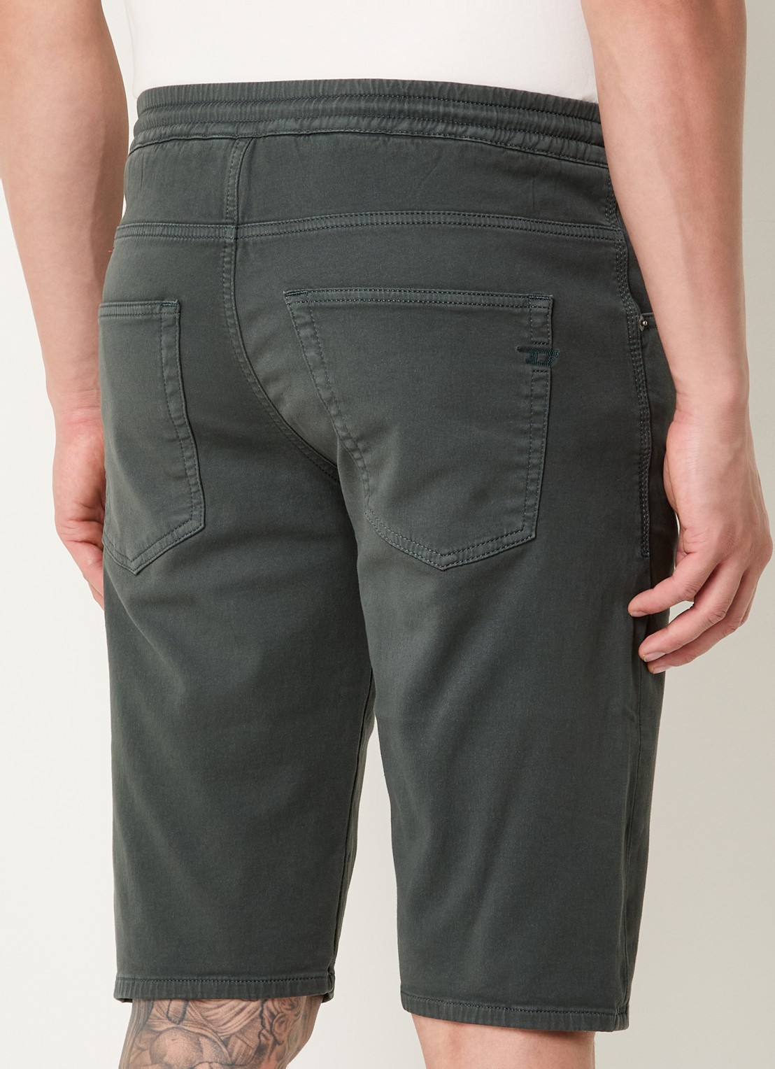 Diesel D-Krooley straight fit korte broek met steekzakken  - achterkant legergroen
