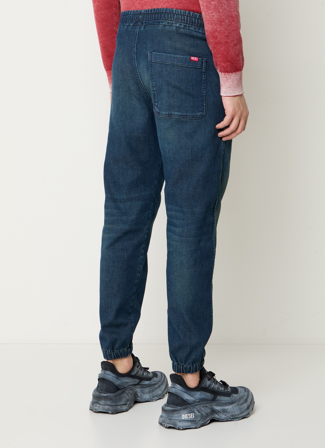 Diesel D-Labb-S tapered fit joggingbroek van denim met steekzakken - achterkant 5 indigo