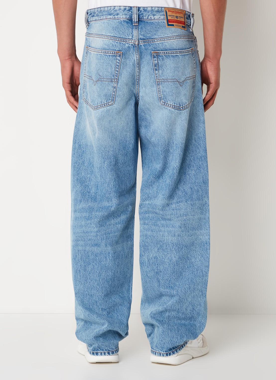 Diesel D-Macro loose fit jeans met medium wassing - achterkant 3 denim