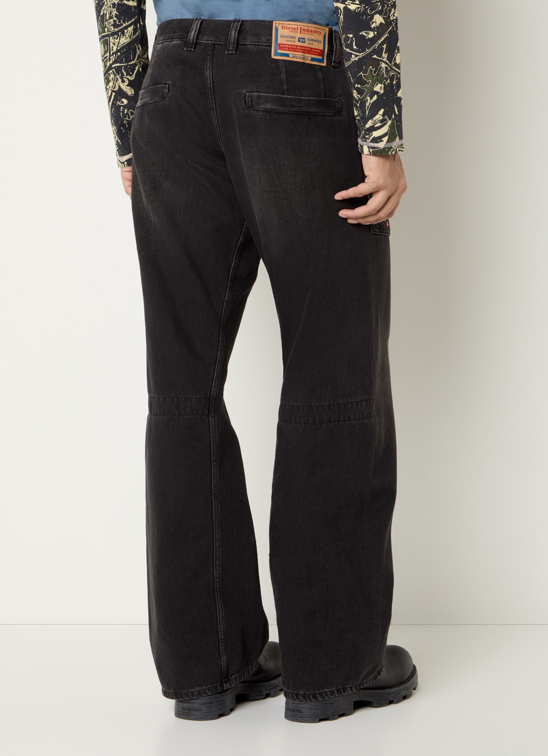 Diesel D-Zeta loose fit jeans met gekleurde wassing en opgestikte zakken - achterkant antraciet