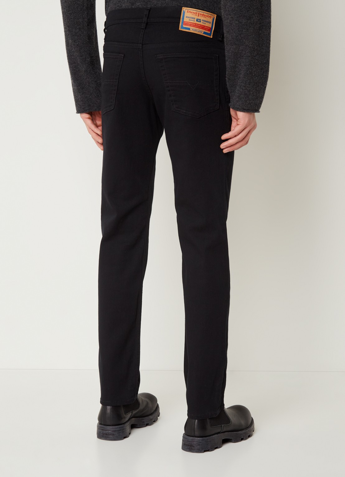 Diesel Finitive straight leg jeans met donkere wassing  - achterkant zwart