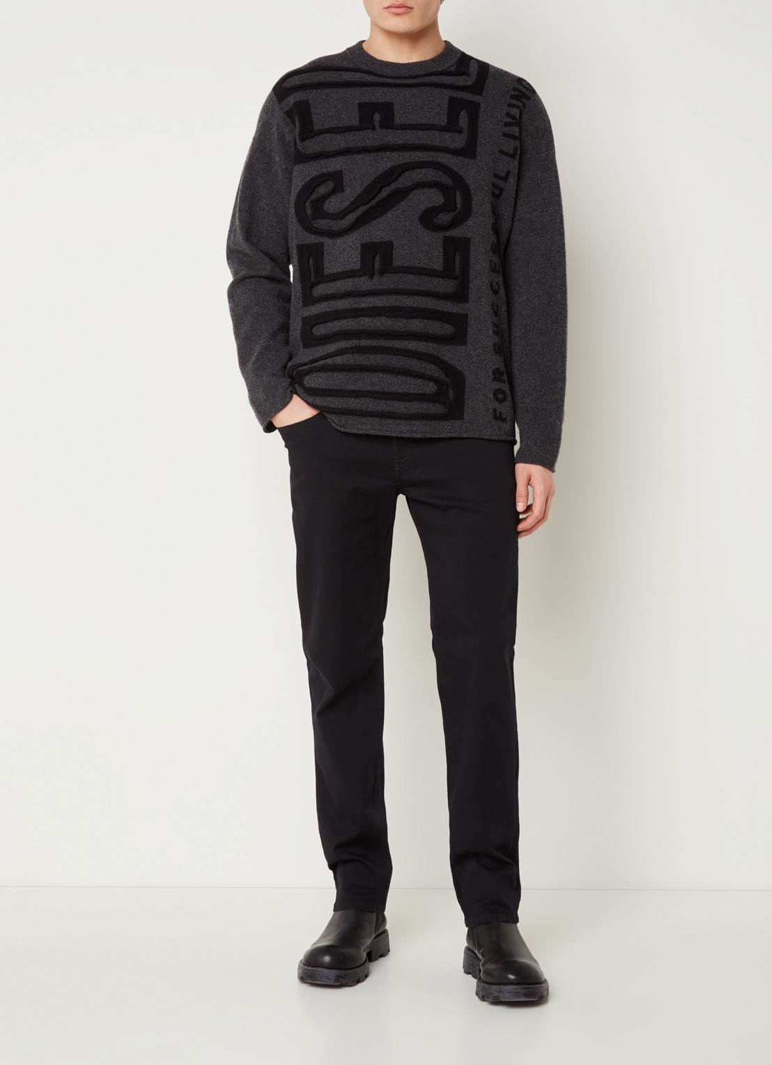 Diesel Finitive straight leg jeans met donkere wassing  - voorkant 5 zwart