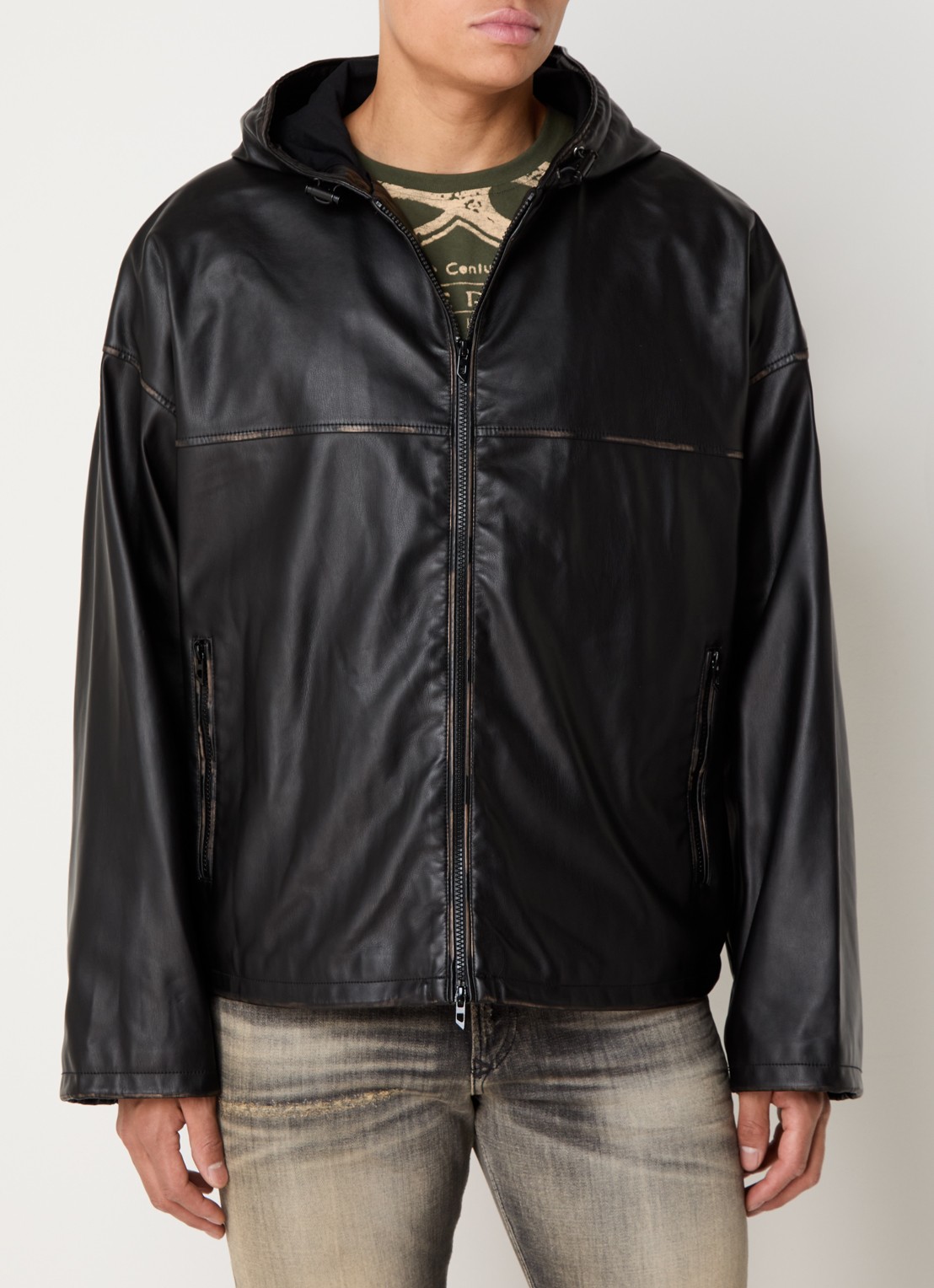 Diesel J-Antil jack van imitatieleer met  capuchon en ritszakken - detail zwart