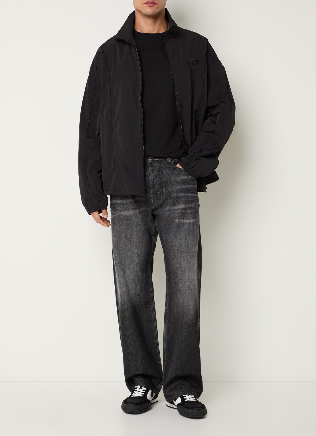 Diesel J-Five-Wrd-Akad jack met logo en steekzakken - voorkant 3 zwart