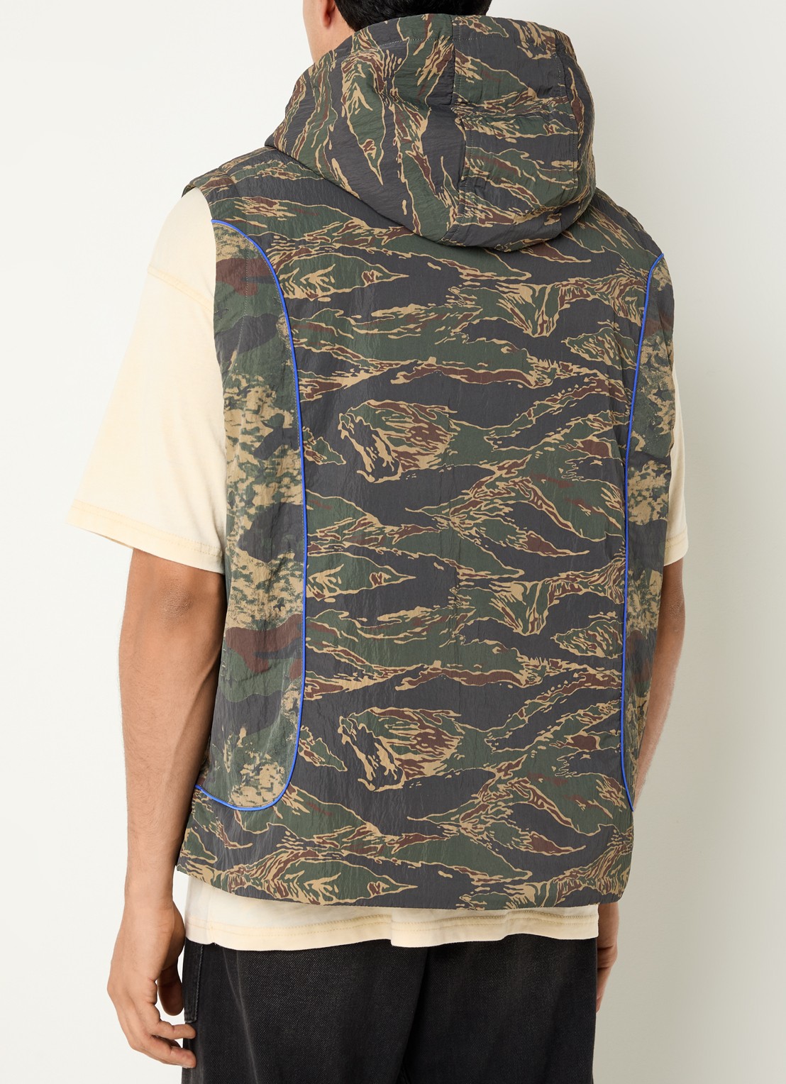 Diesel J-ostend bodywarmer met camouflageprint - achterkant 2 legergroen