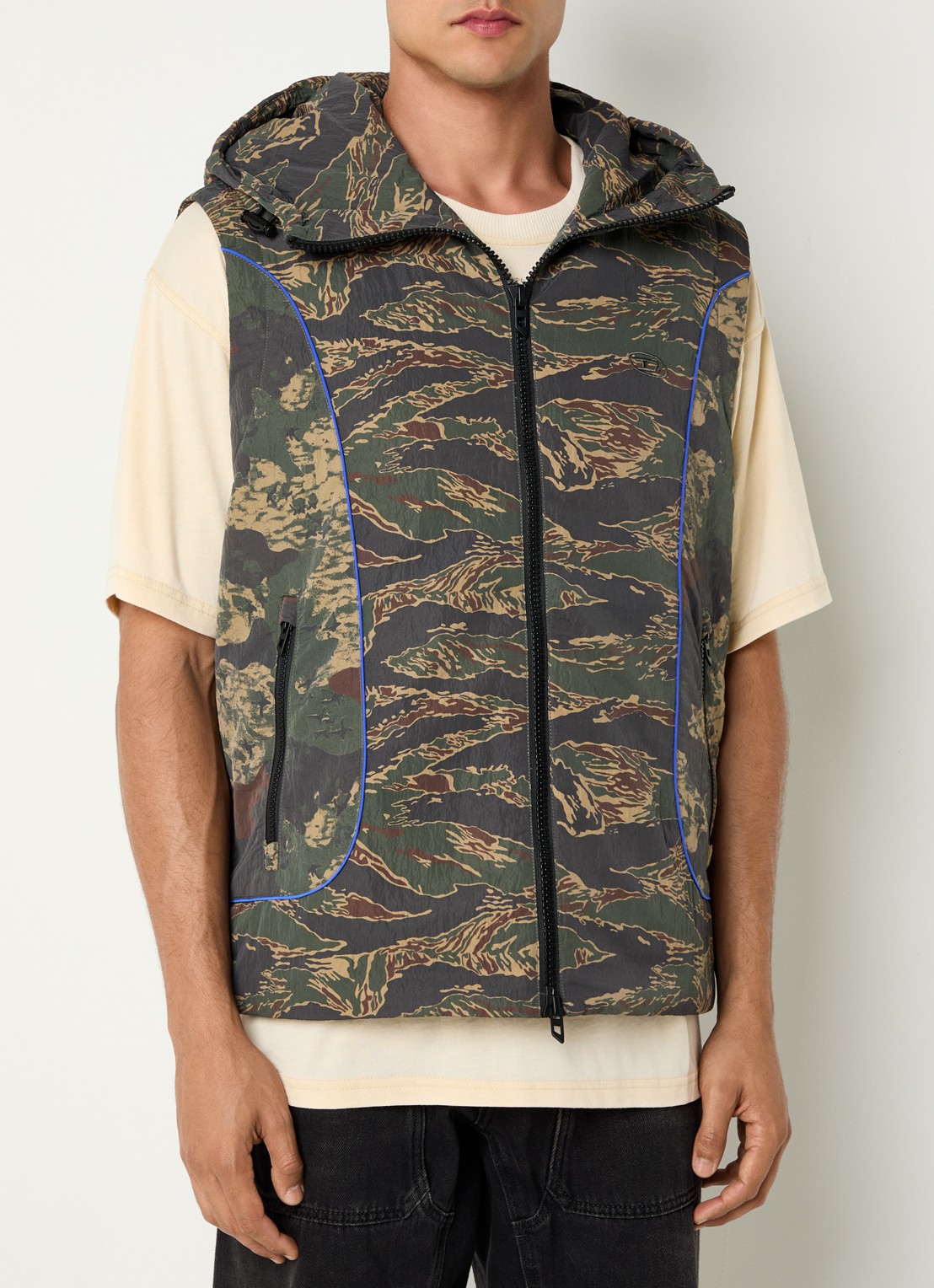 Diesel J-ostend bodywarmer met camouflageprint - detail legergroen