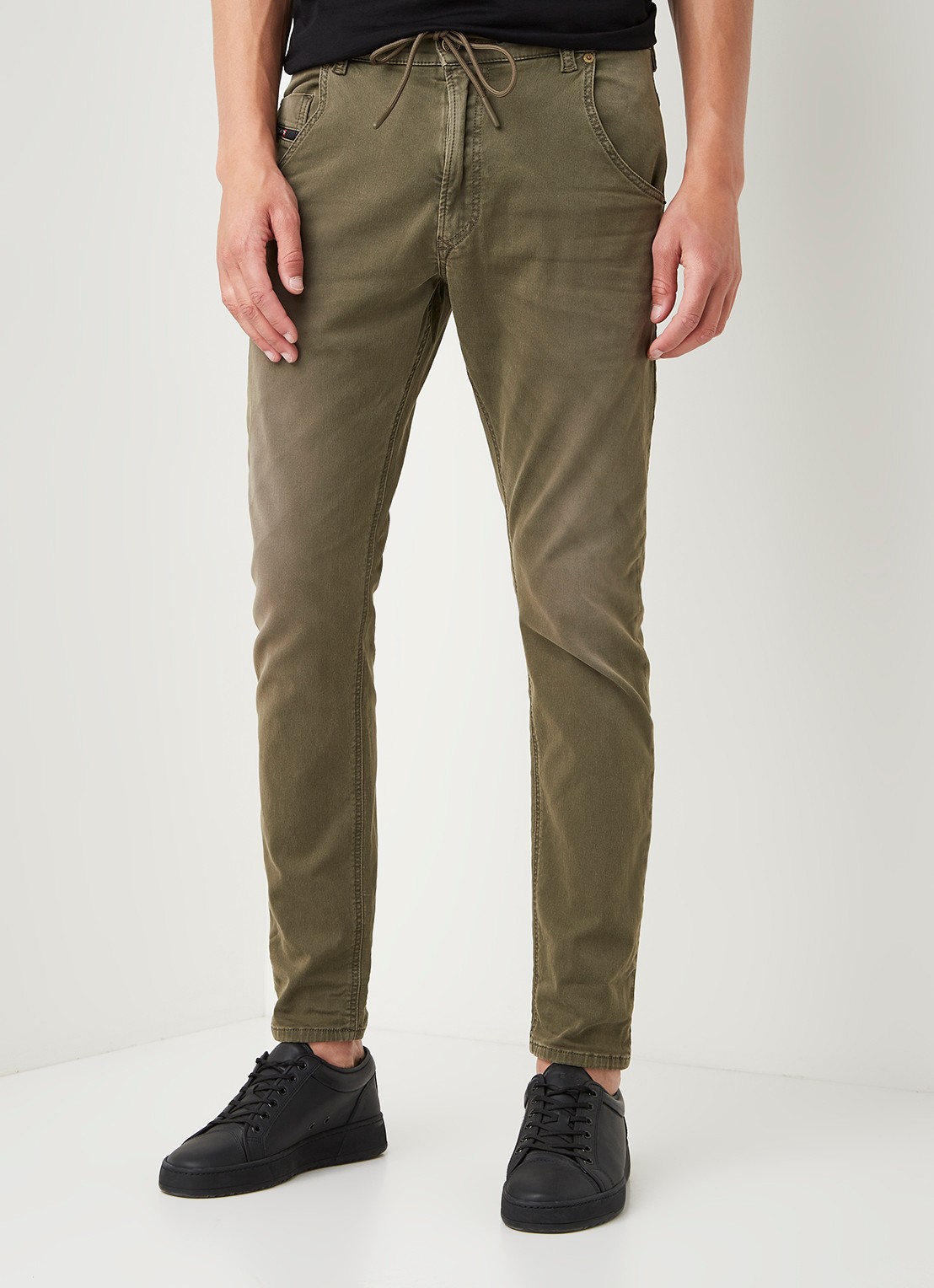 Diesel Krooley-E-Ne tapered jogg jeans met stretch - detail 4 legergroen