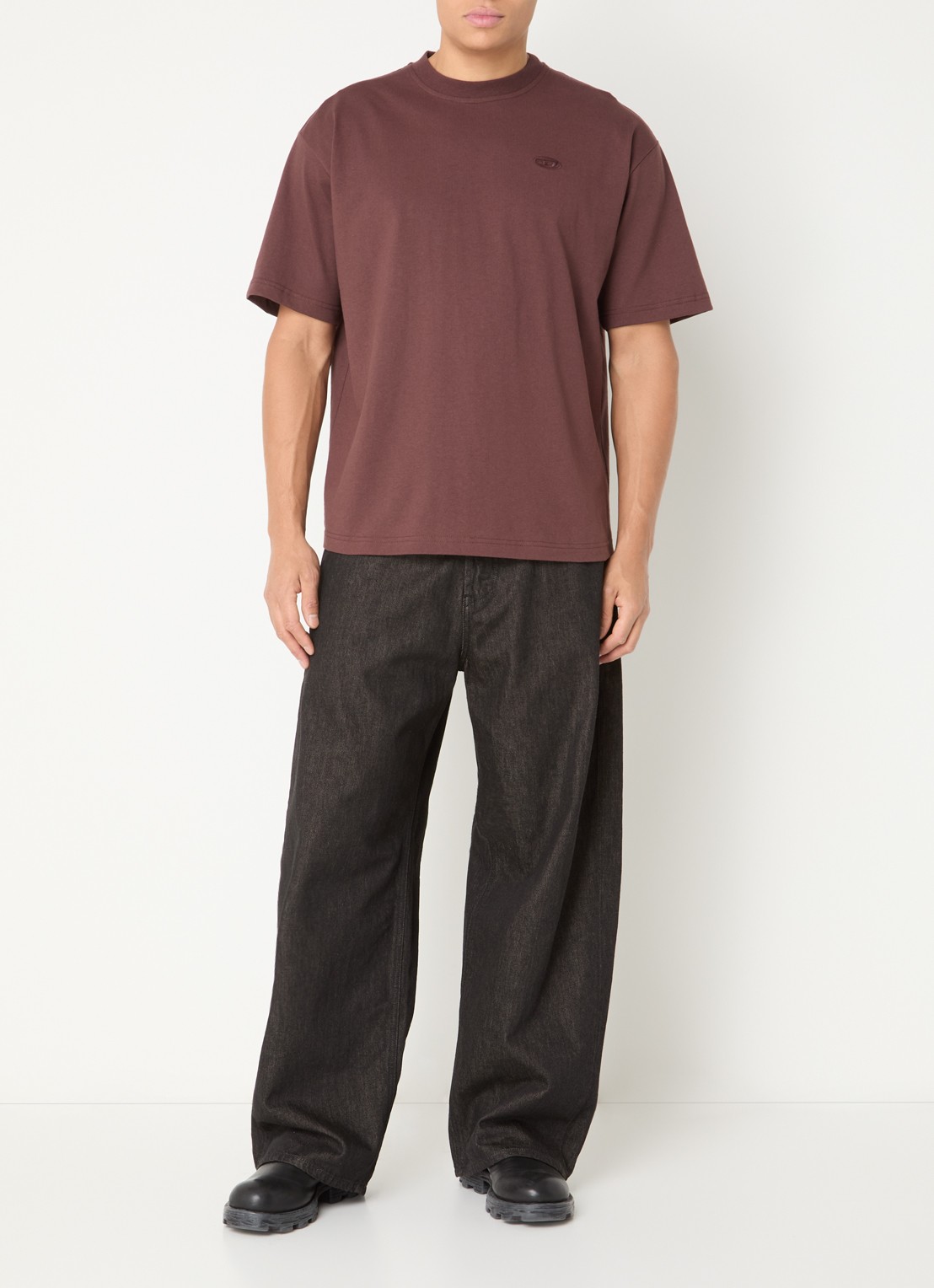 Diesel Megoval-D oversized T-shirt met logo- en backborduring - voorkant 3 bruin