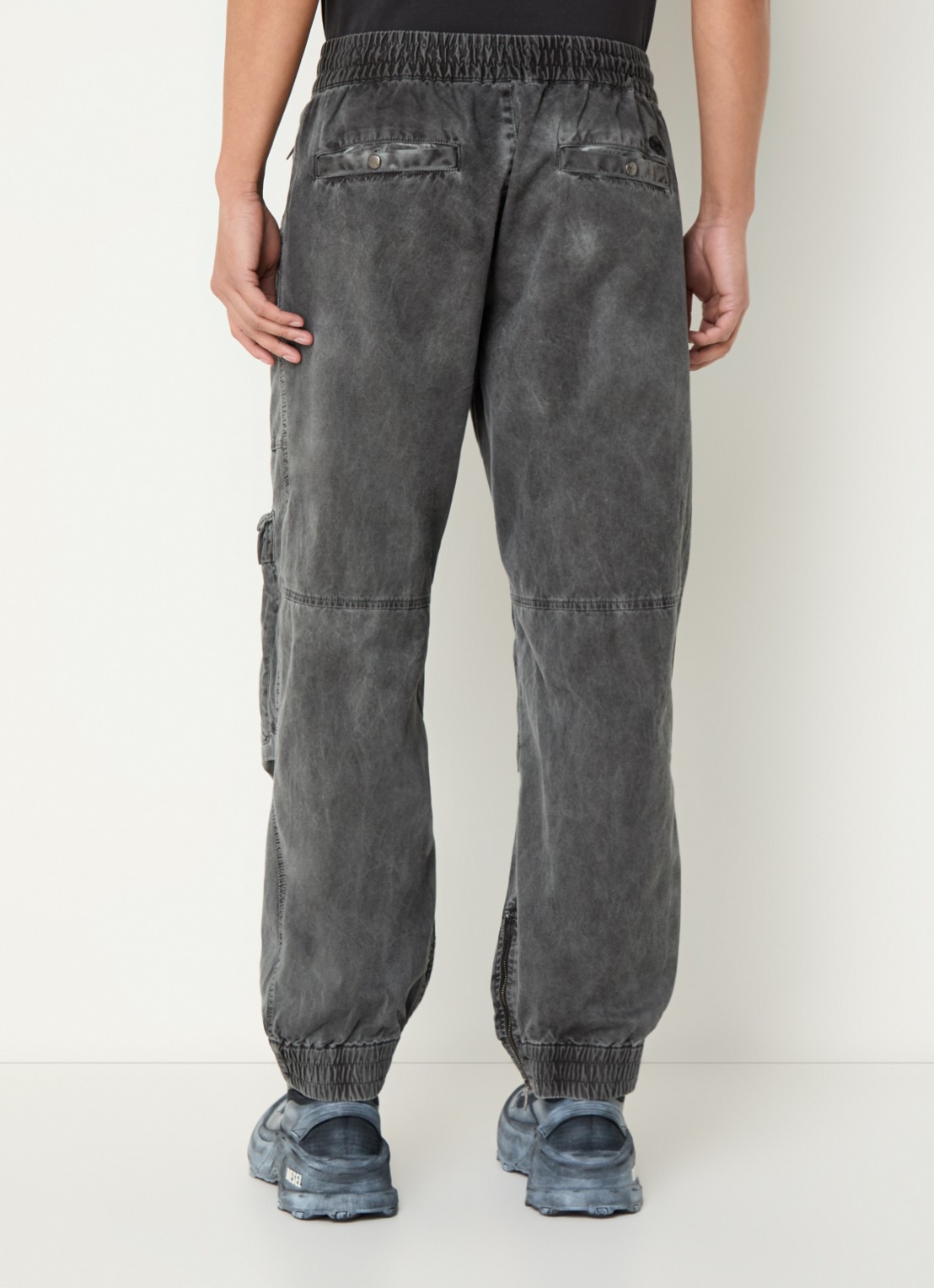Diesel P-Beeck tapered fit cargobroek met verwassen afwerking - achterkant middengrijs