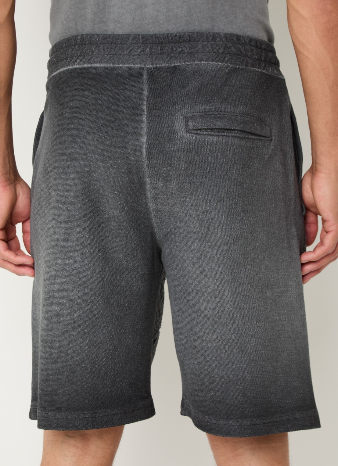 Diesel P-Crowde loose fit korte joggingbroek met print - achterkant 2 donkergrijs