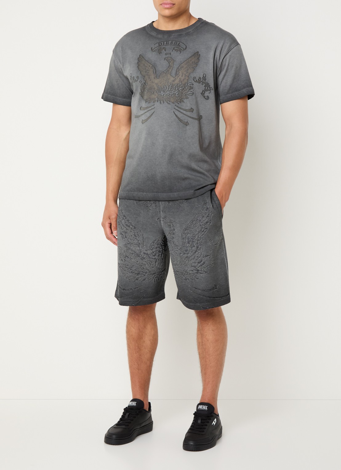 Diesel P-Crowde loose fit korte joggingbroek met print - voorkant 4 donkergrijs