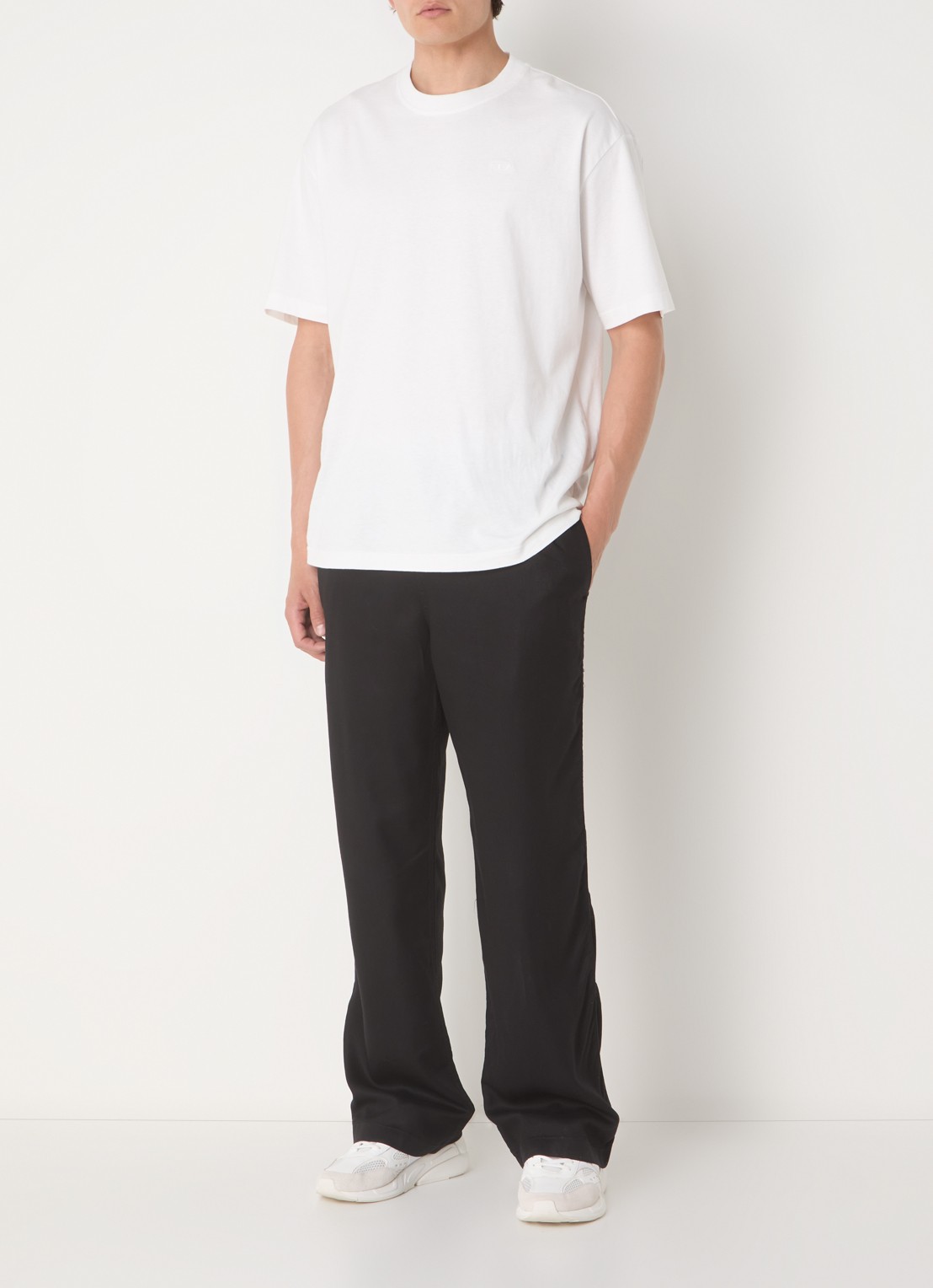 Diesel P-DREYER-C loose fit broek  met steekzakken - voorkant 2 zwart