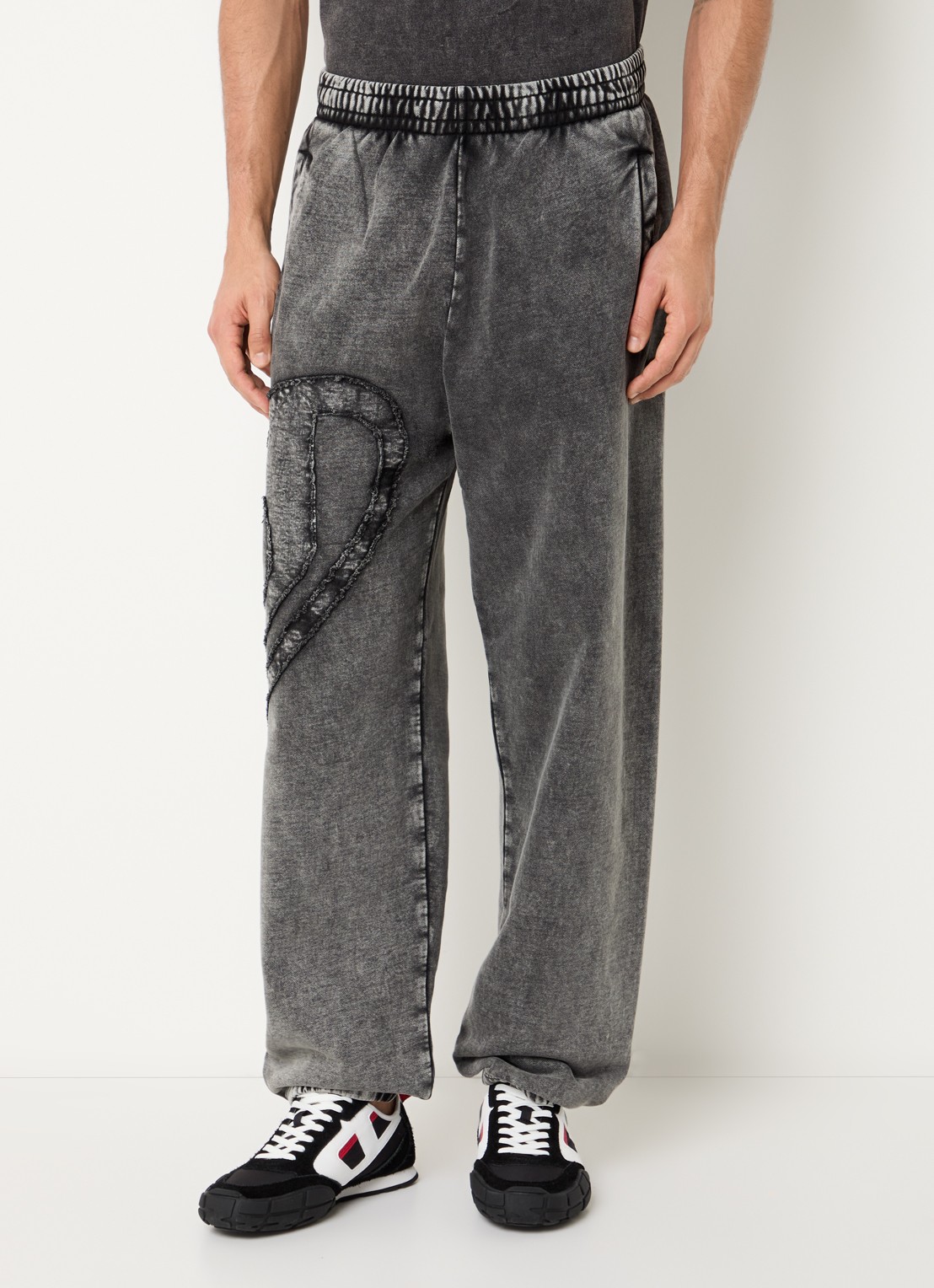 Diesel P-Marky-Den tapered fit joggingbroek met verwassen afwerking en logo - detail 4 antraciet
