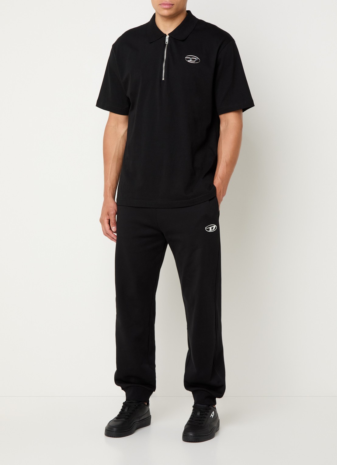 Diesel P-Marky-Od tapered fit joggingbroek met logo - voorkant 5 zwart
