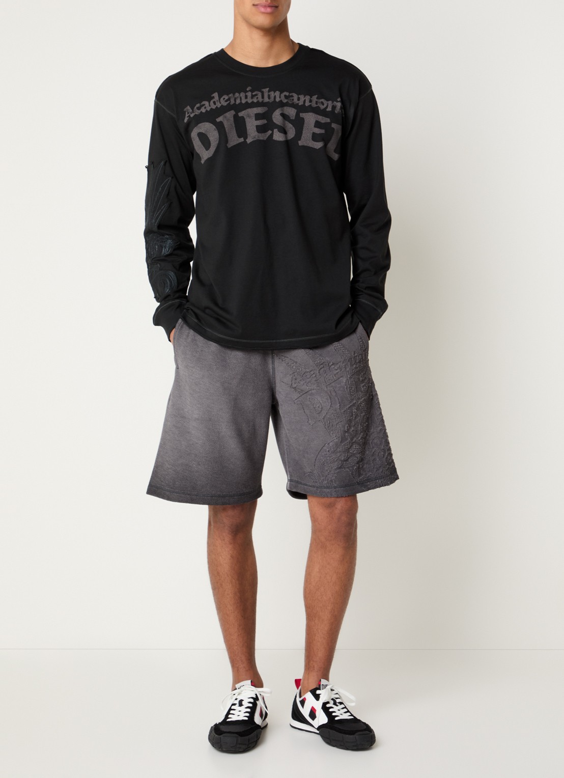 Diesel P-Rawcrow wide fit korte joggingbroek met  - voorkant 4 donkergrijs