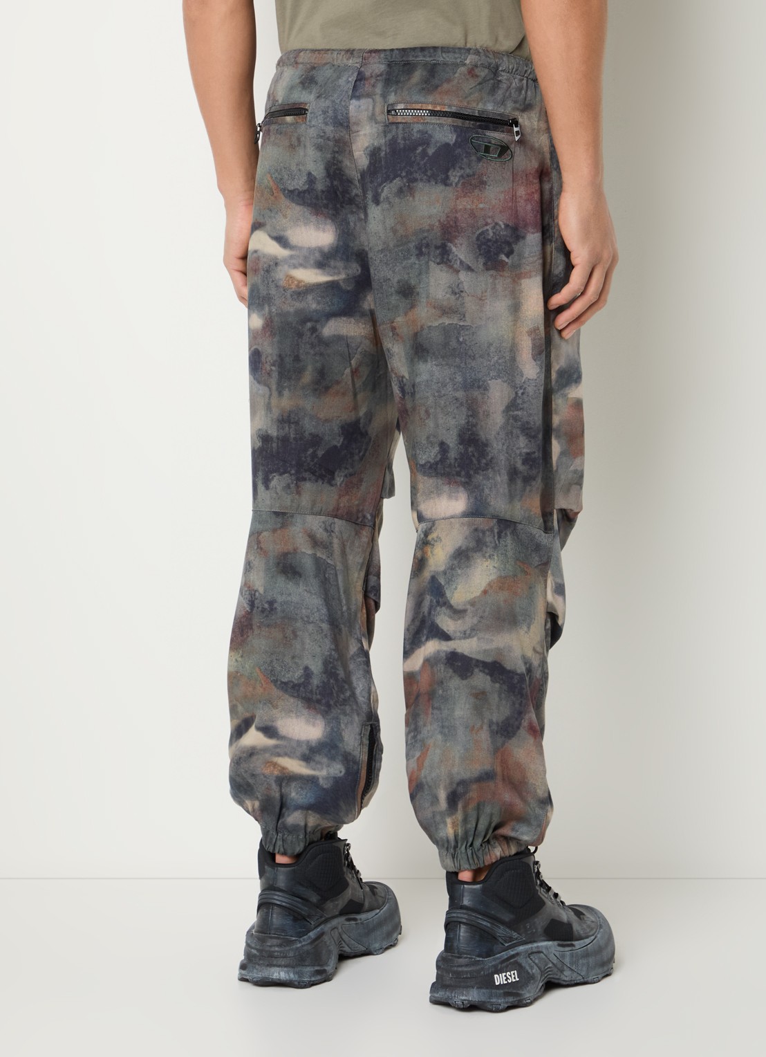 Diesel P-Stitch-Tkbz tapered fit cargobroek met camouflageprint - achterkant donkergrijs