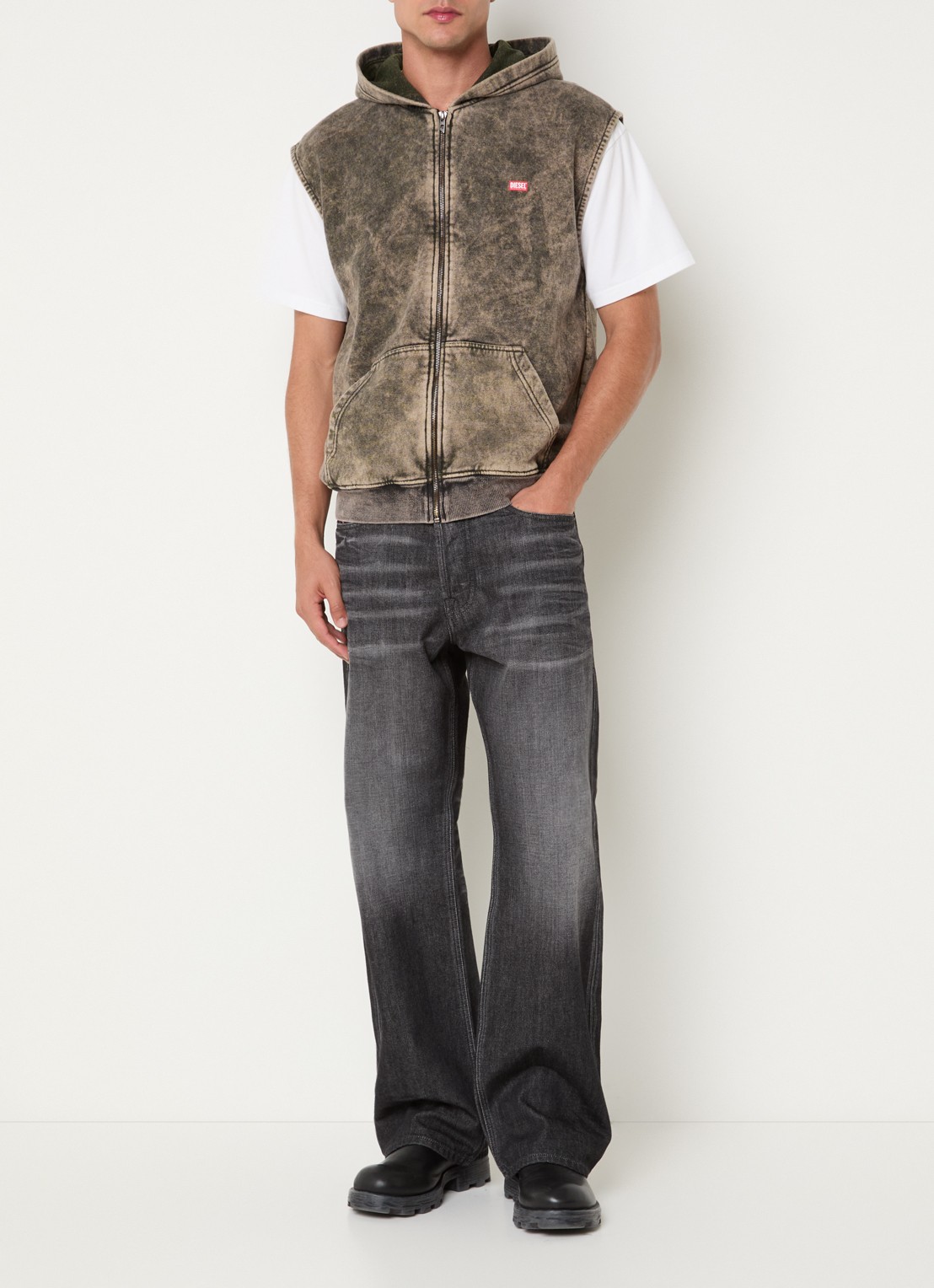 Diesel S-Boxt gilet met verwassen afwerking en logo - voorkant 2 grijs