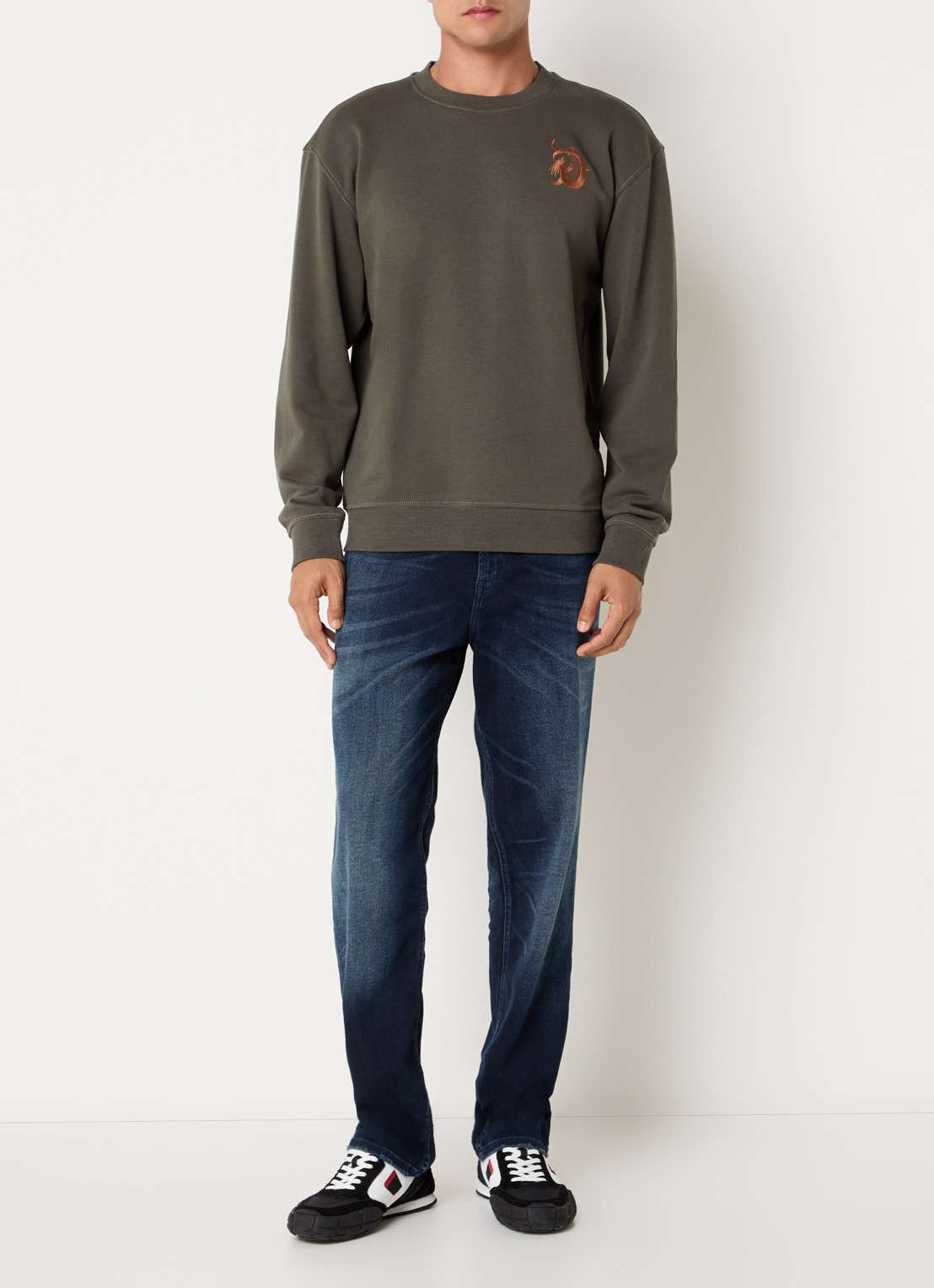 Diesel S-Norm-AA4 sweater met borduring en backprint - voorkant 3 bronsgroen