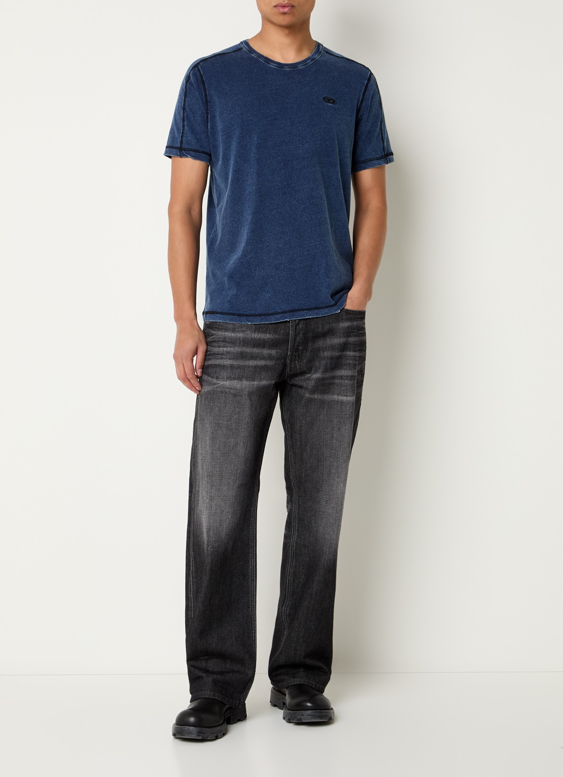 Diesel T-Adjind-New T-shirt met logoborduring en destroyed afwerking - voorkant 3 indigo