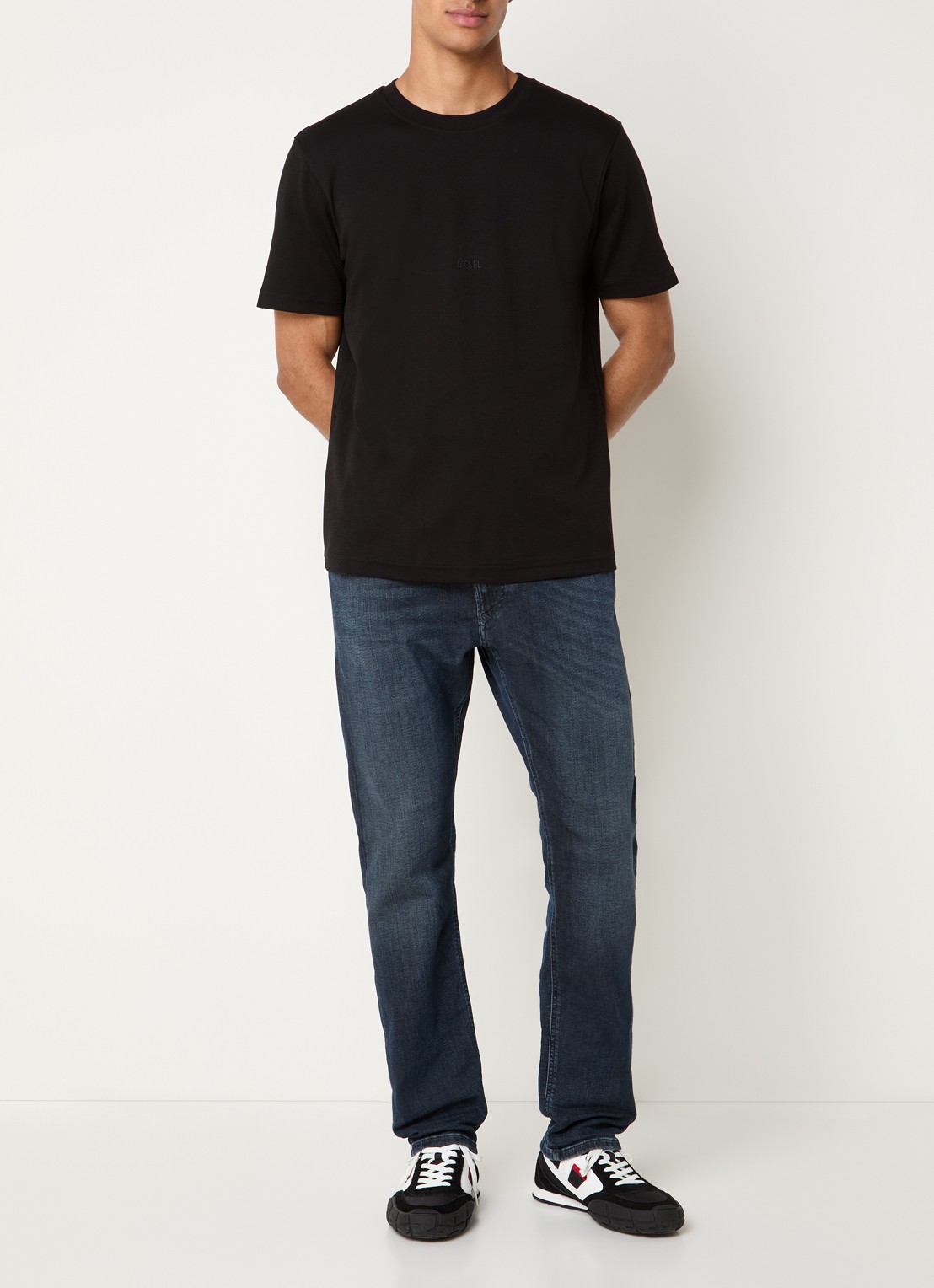 Diesel T-ADJUST-AA2 T-shirt met logo - voorkant 3 zwart