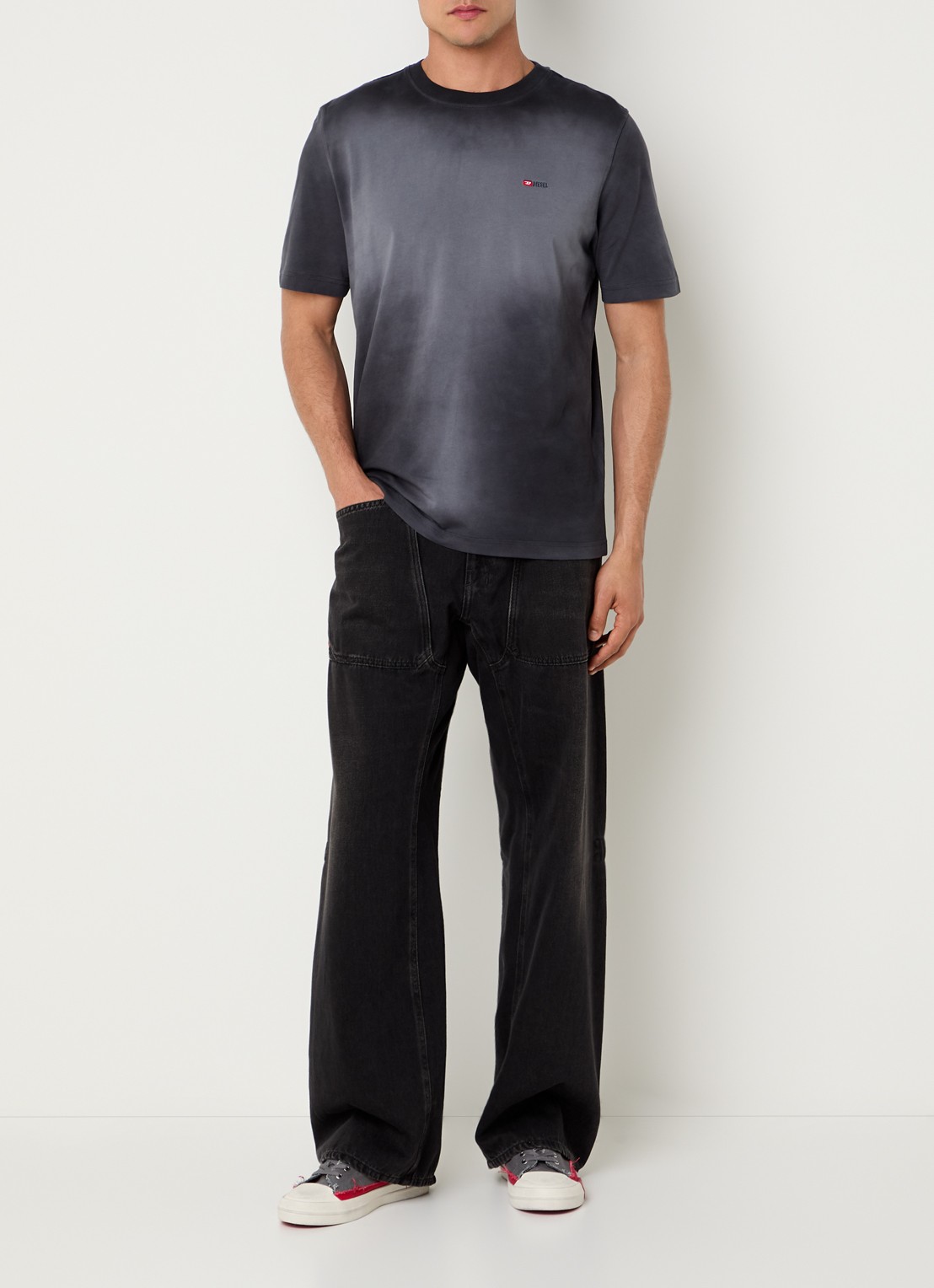 Diesel T-Adjust-R15 T-shirt met verwassen afwerking en logo - voorkant 3 antraciet