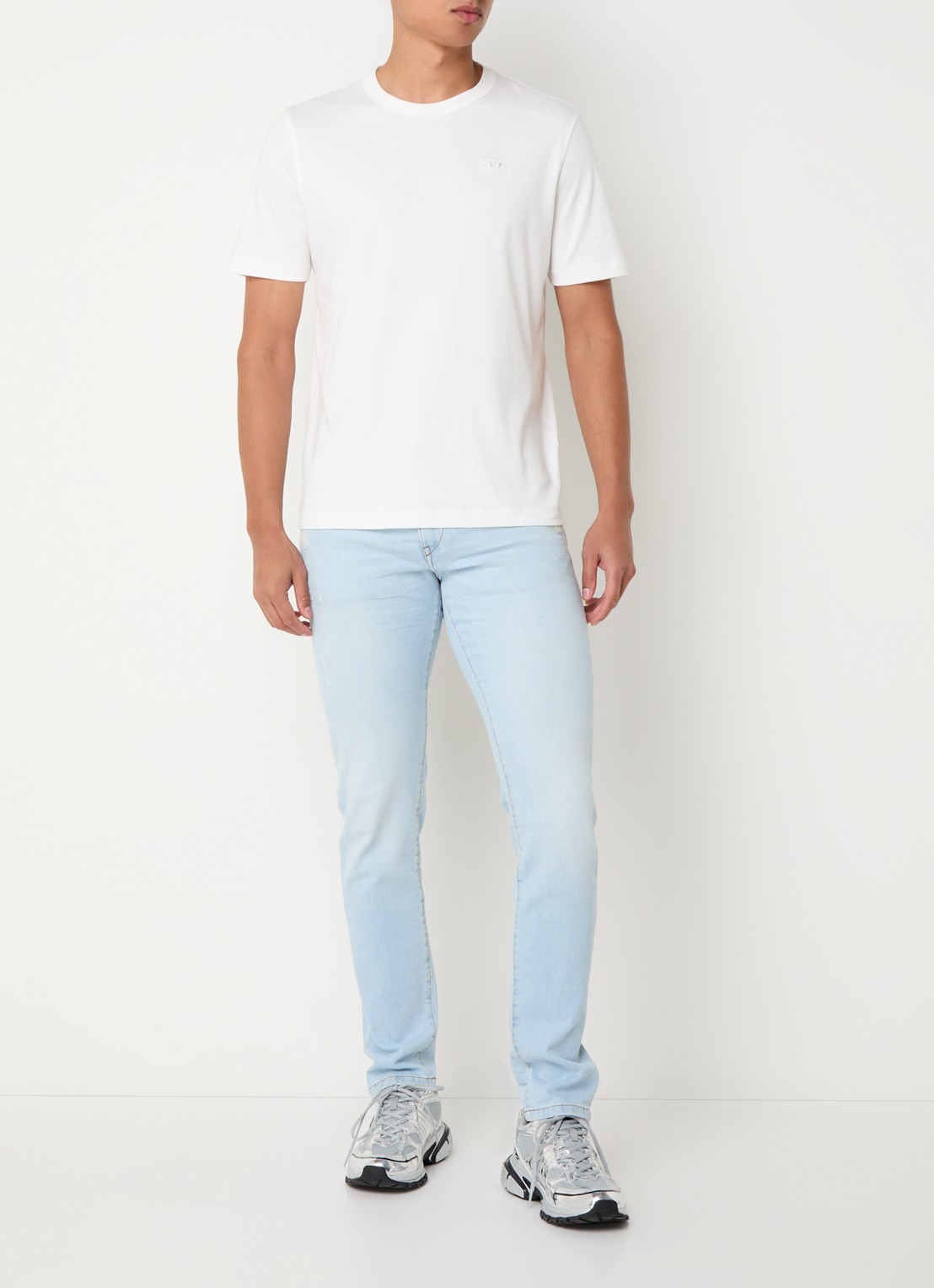 Diesel T-Adjust-Slirs-R17 T-shirt met logo - voorkant 2 gebroken wit