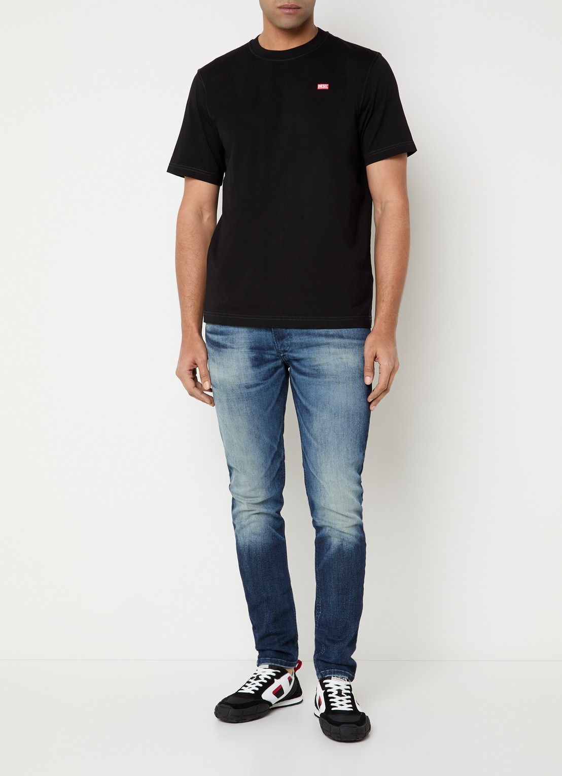 Diesel T-Adjust-V10 T-shirt met logo- en backprint - voorkant 3 zwart