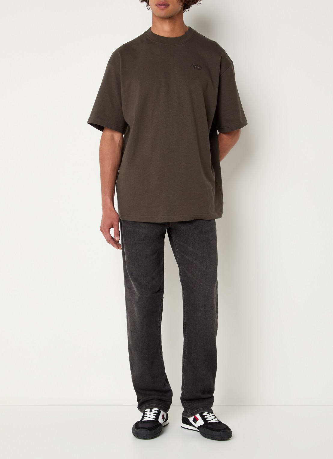 Diesel T-Boggy T-shirt met logoborduring - voorkant 3 donkerbruin