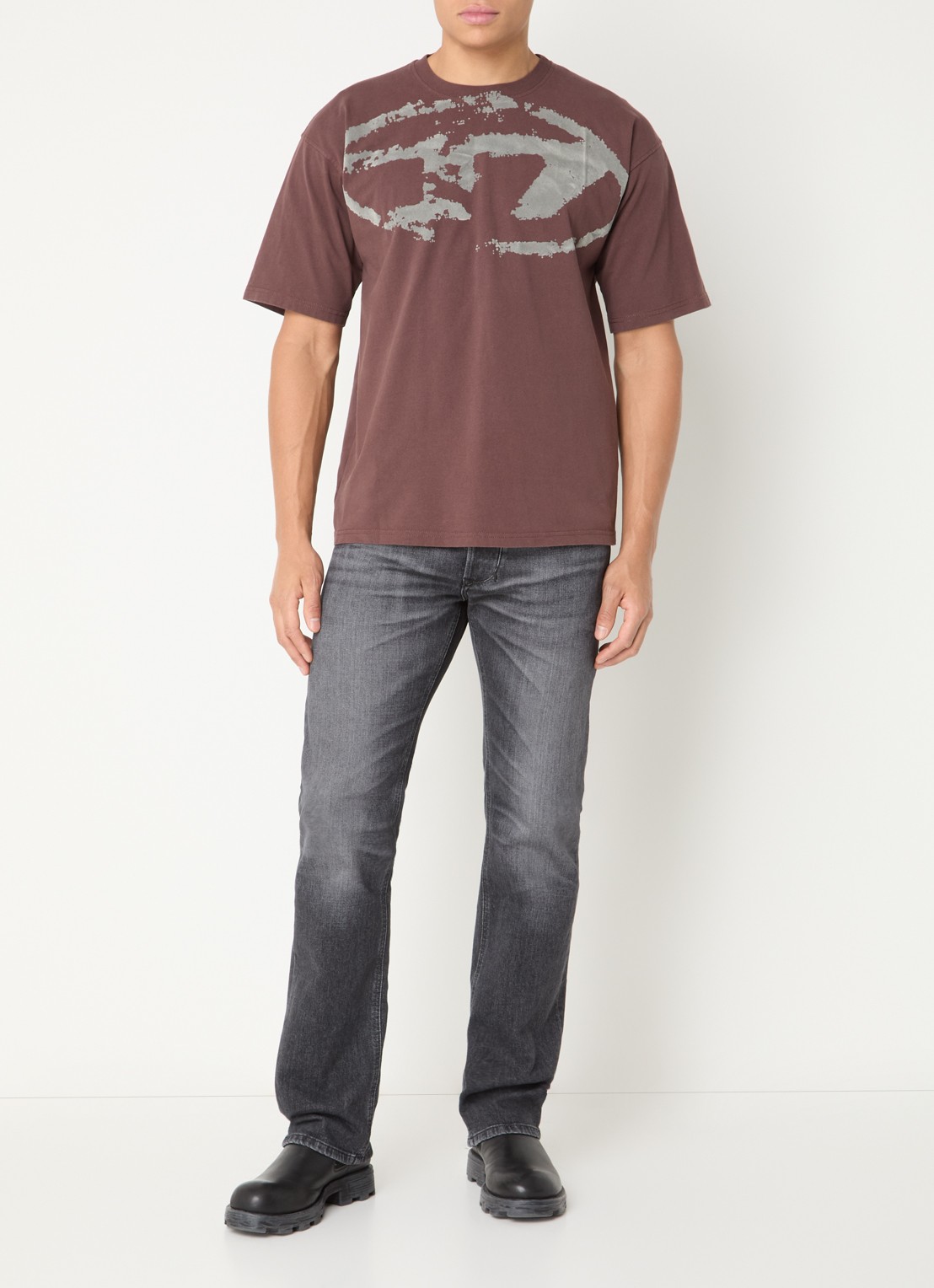 Diesel T-Boxt-N14 T-shirt met flock logoprint - voorkant 4 bruin