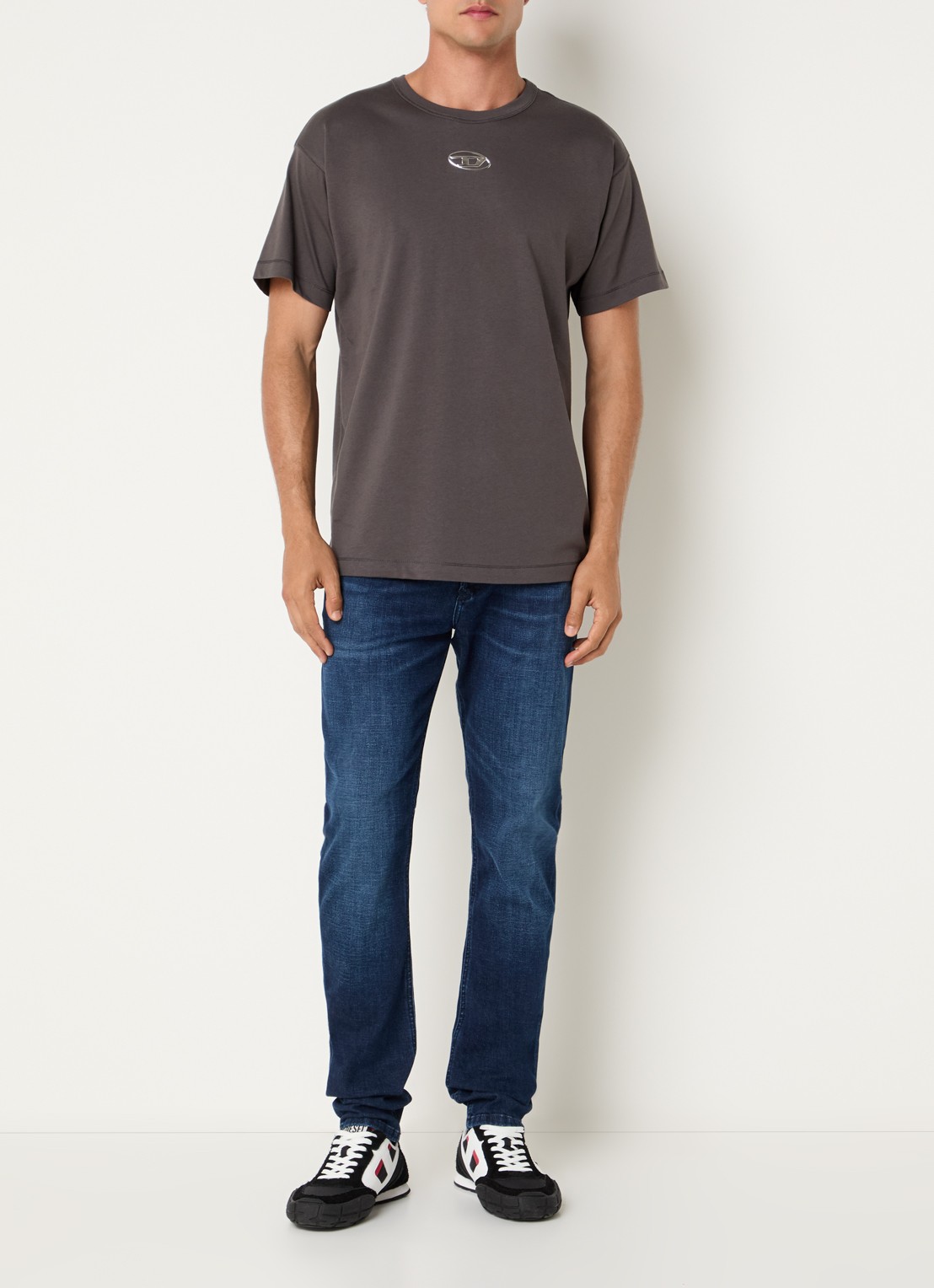 Diesel T-Norm-IOD T-shirt met metallic detail - voorkant 3 antraciet