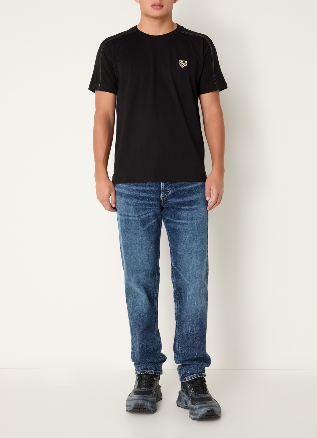 Diesel T-Norm T-shirt met borduring - voorkant 3 zwart