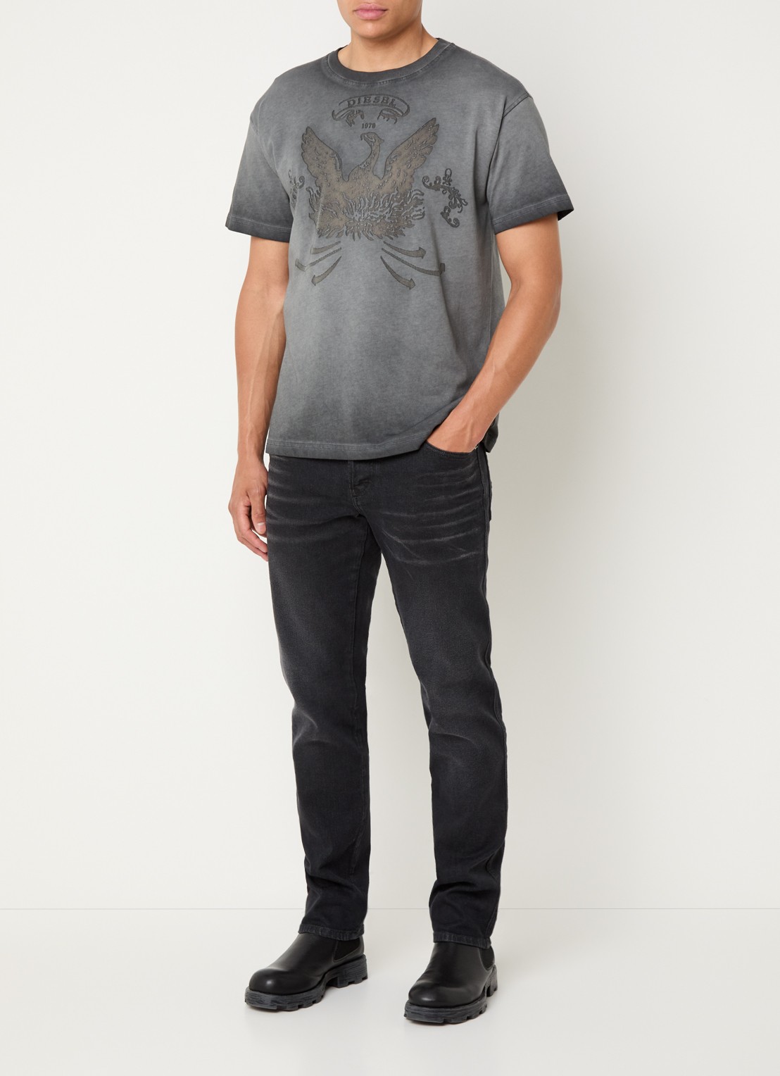 Diesel T-Norm-T9 T-shirt met verwassen afwerking en logoprint - voorkant 3 donkergrijs