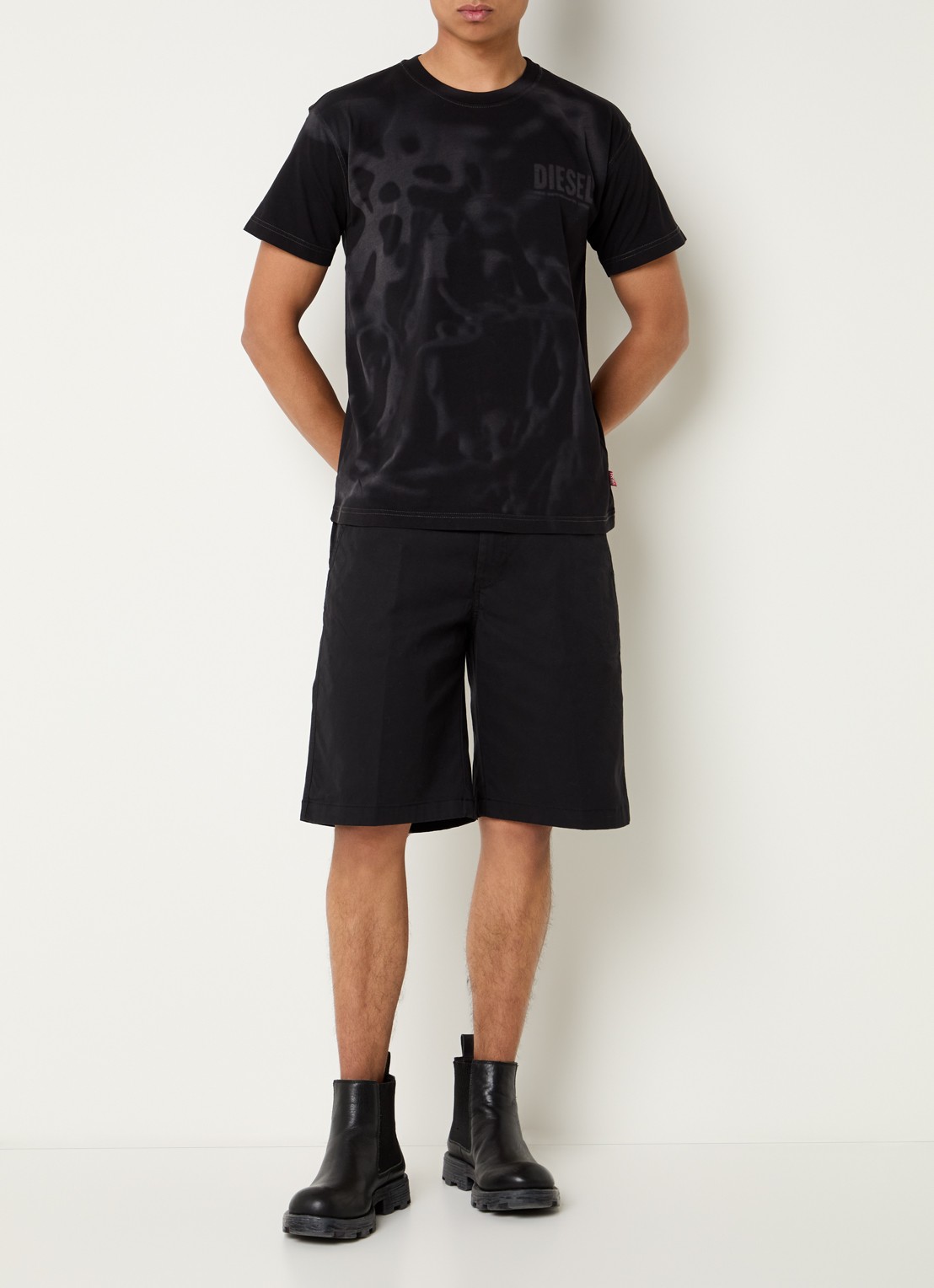Diesel T-Norm-V7 T-shirt met print en logo - voorkant 3 zwart
