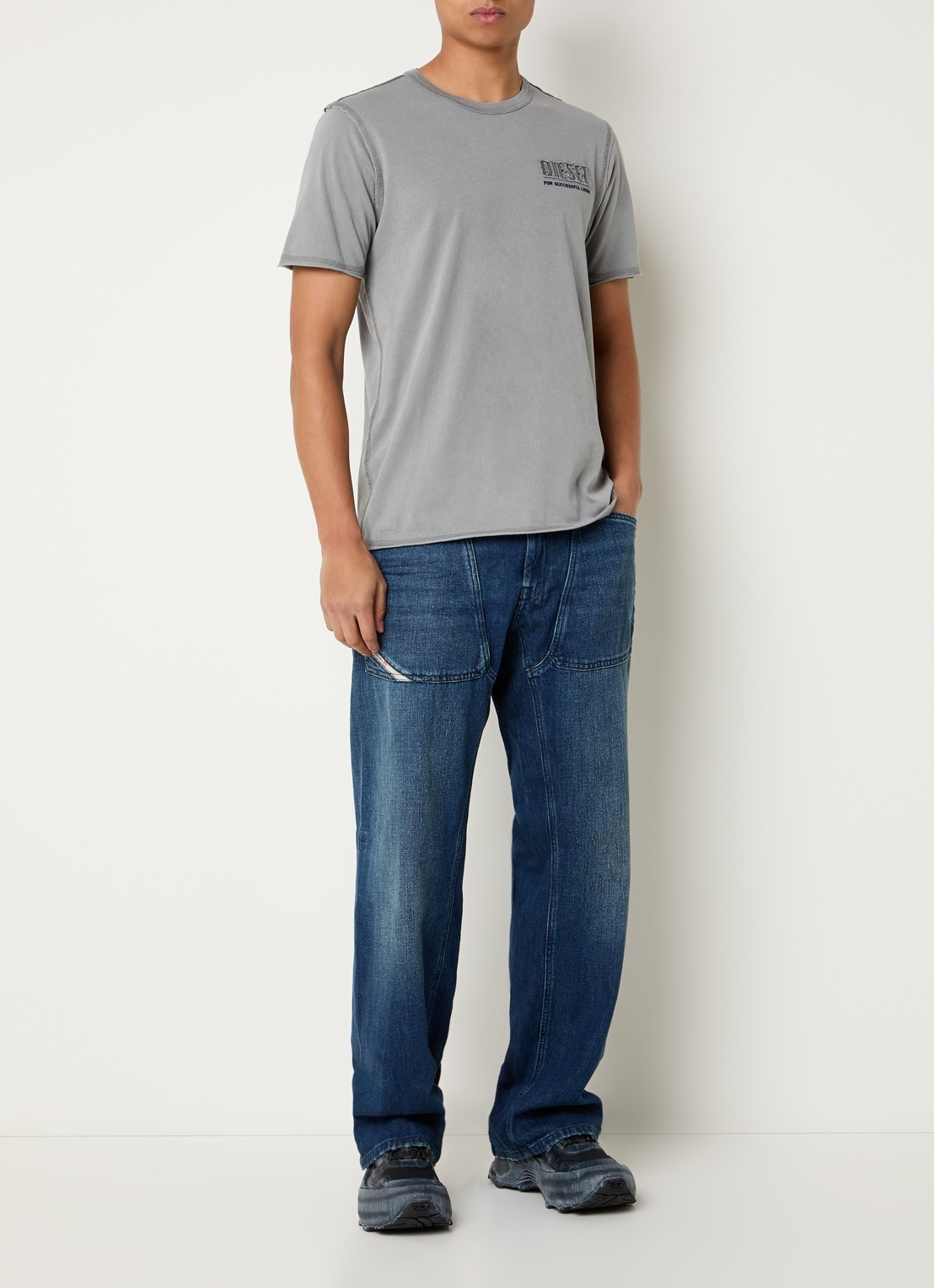Diesel T-Rawjust-V1 T-shirt met logo en destroyed afwerking - voorkant 3 grijs