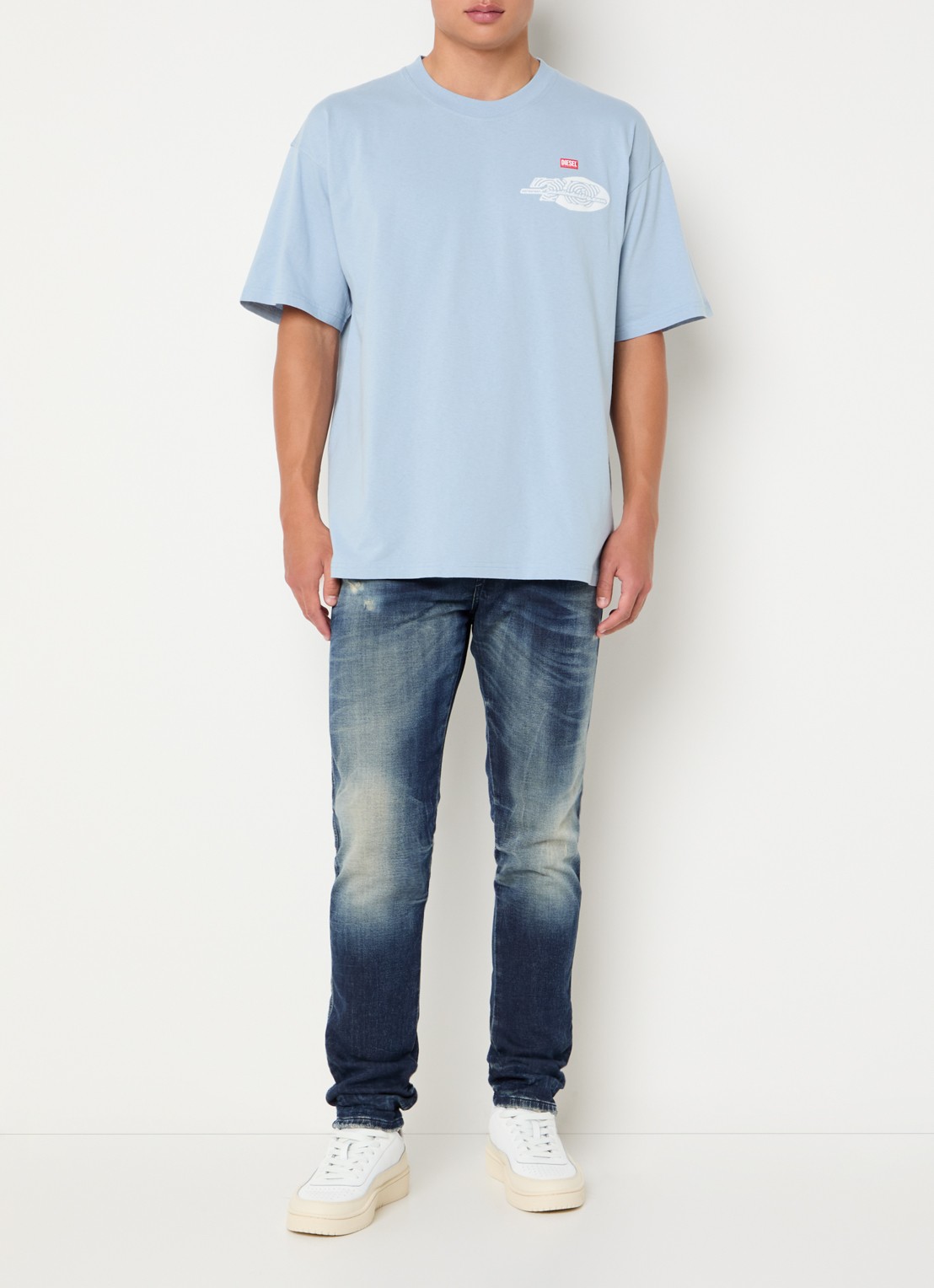 Diesel T-shirt met front- en backprint - voorkant 2 lichtblauw