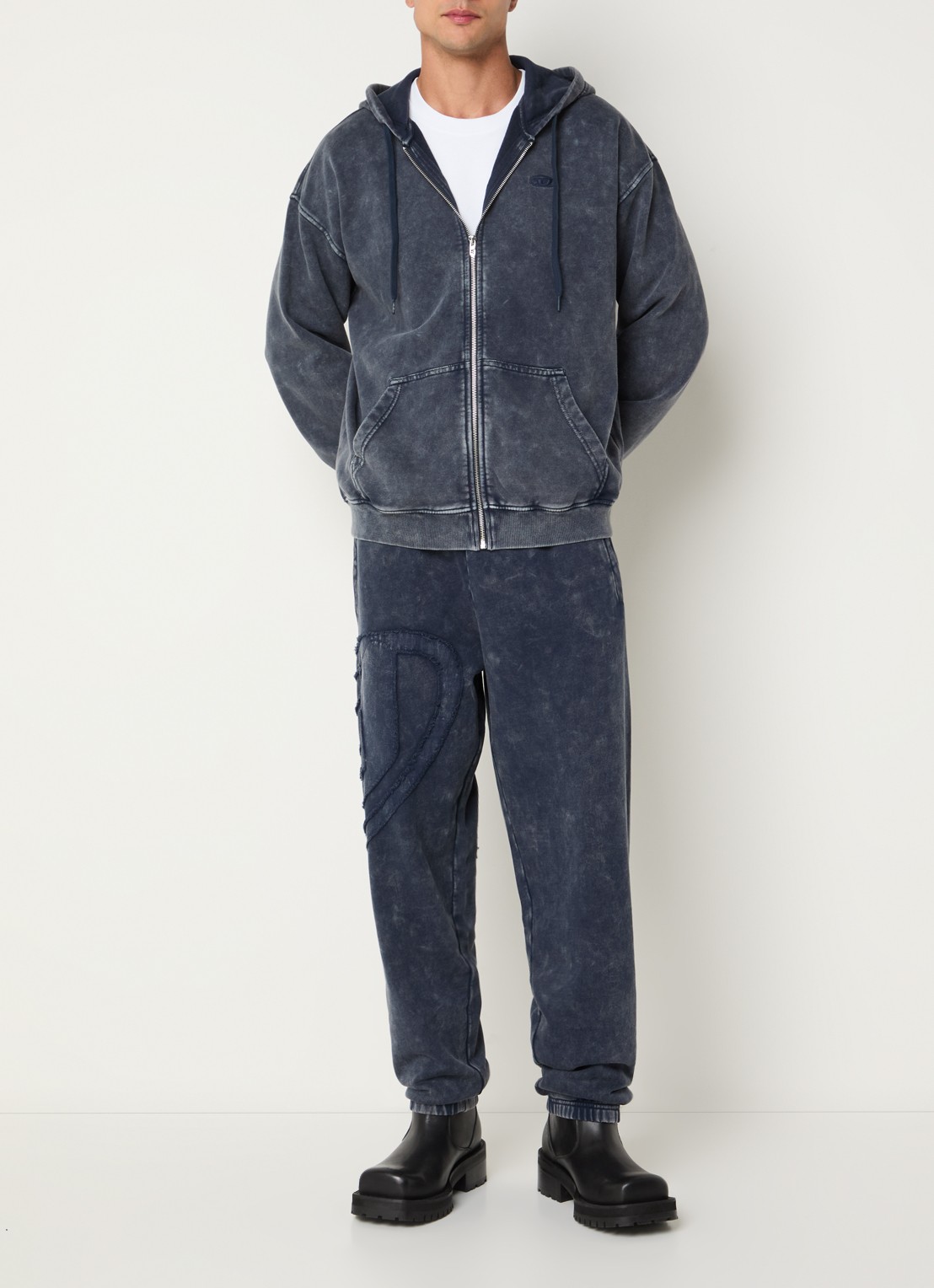 Diesel Tapered fit joggingbroek met logo en verwassen afwerking - voorkant 2 donkerblauw