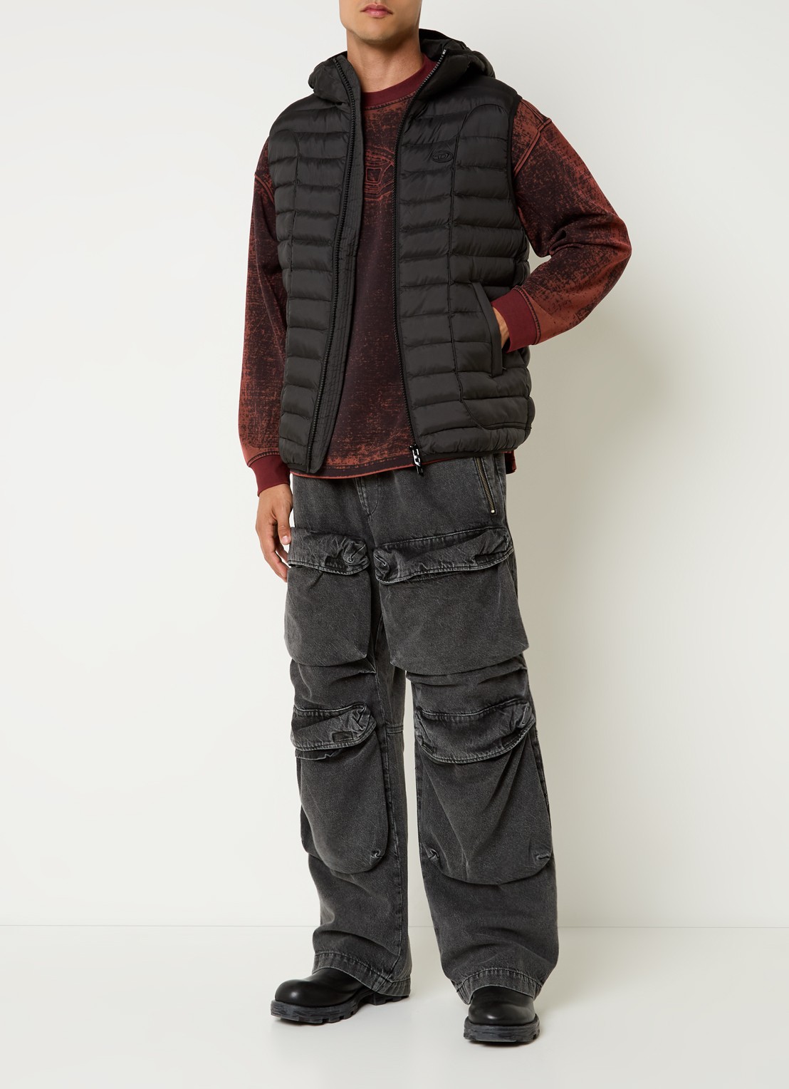 Diesel W-Temple gewatteerde bodywarmer met capuchon en logo - voorkant 4 zwart