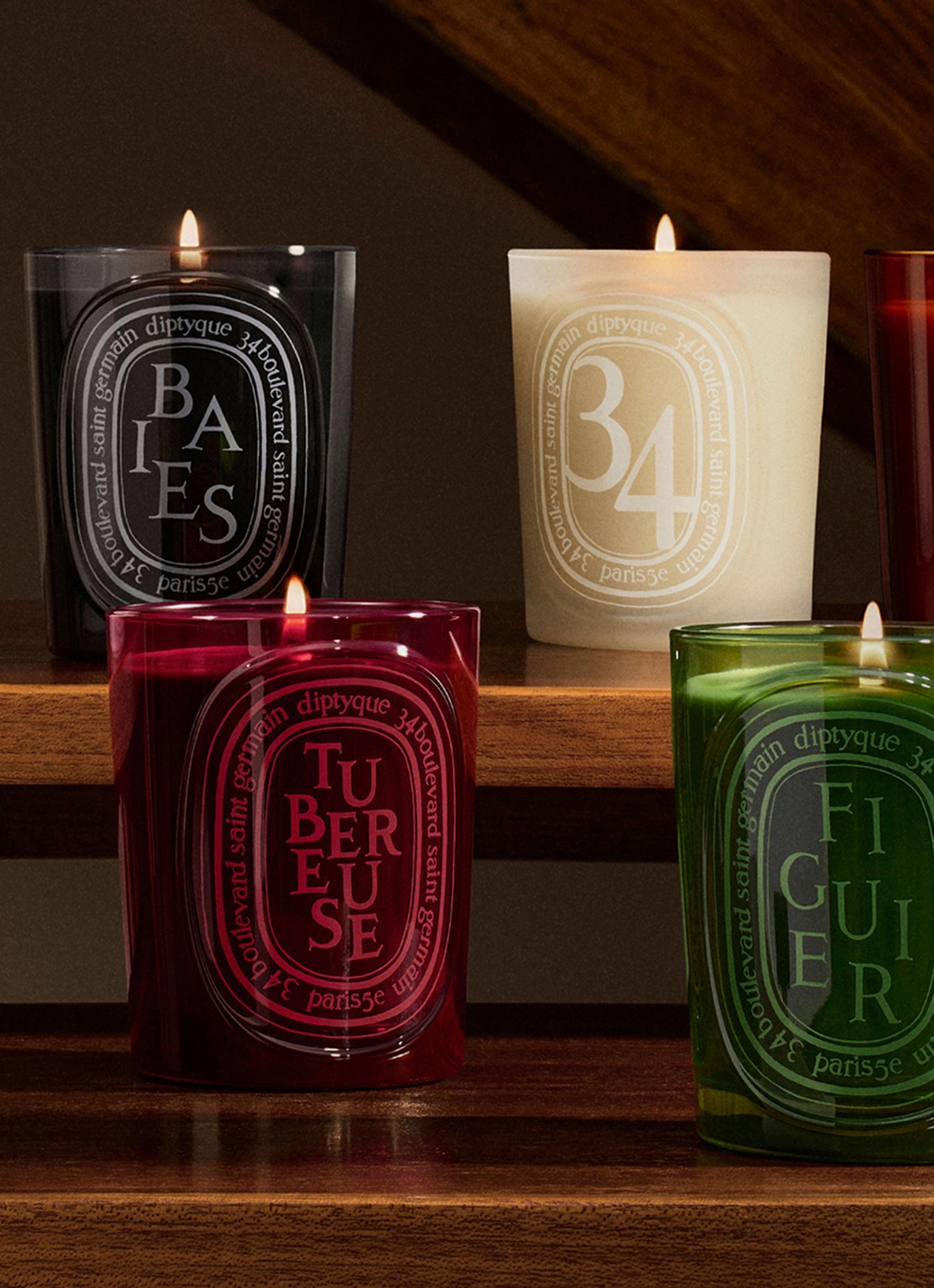 DIPTYQUE Baies geurkaars 300 gram - detail 4 beige