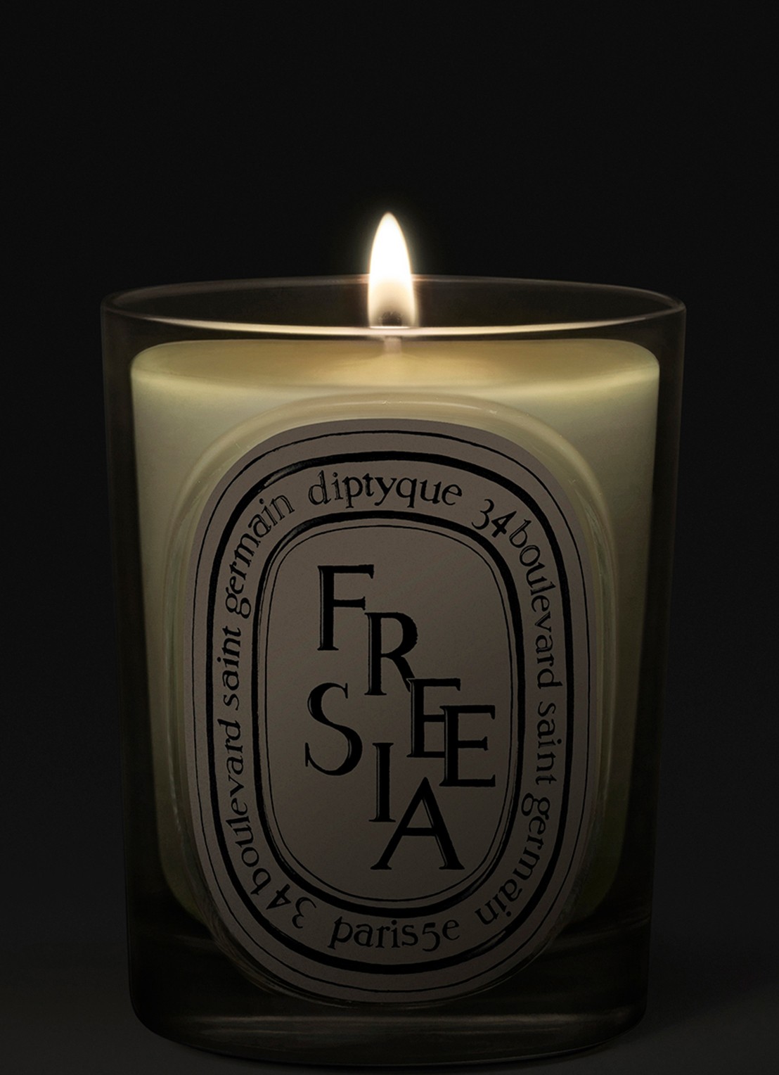 DIPTYQUE Freesia Classic geurkaars 190 gram - voorkant 3 beige