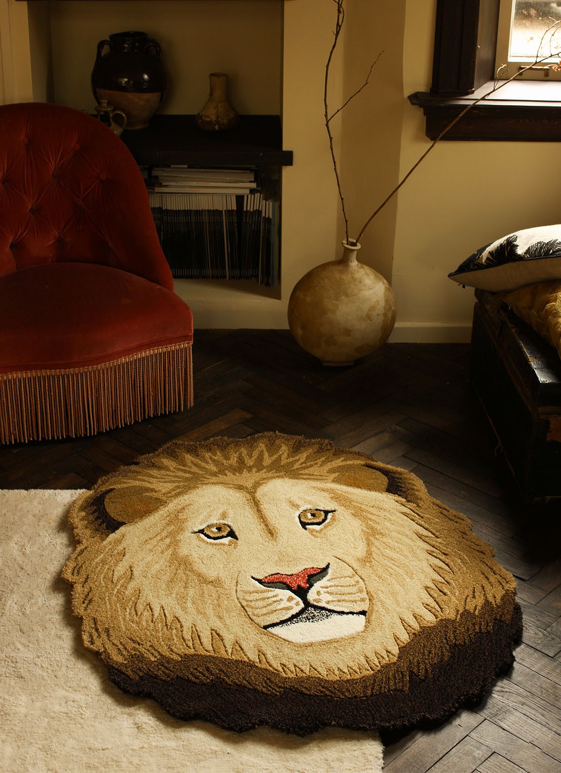Doing Goods Ari Lion Head vloerkleed 95 x 113 cm - detail 2 lichtbruin