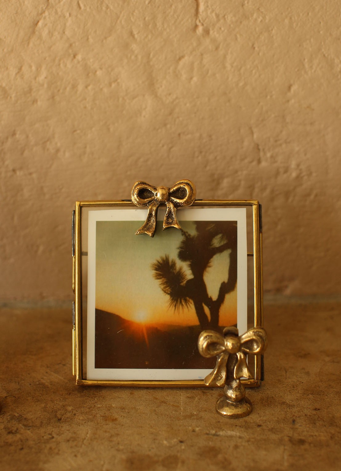 Doing Goods Bowie Bow polaroid fotolijst - detail 4 brons