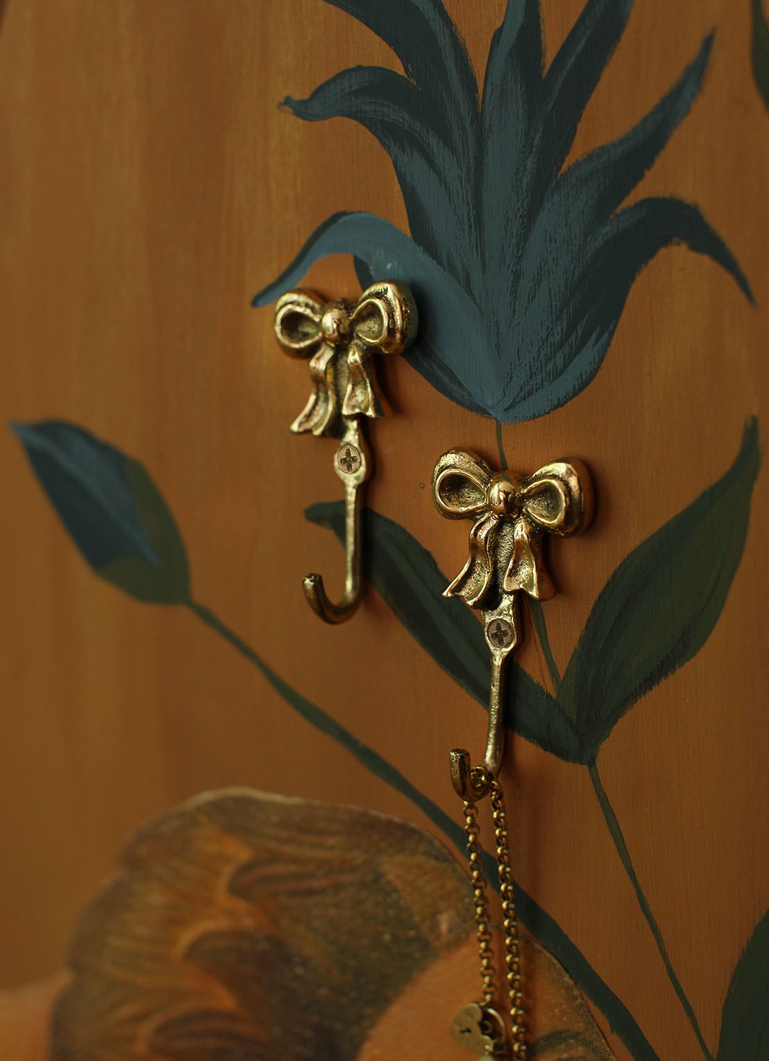 Doing Goods Bowie Bow wandhaak set van 2  - detail 2 goud