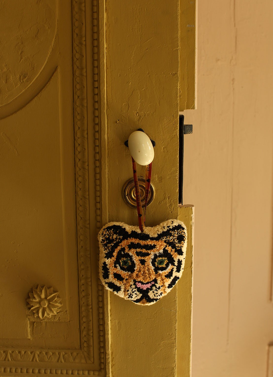 Doing Goods Cloudy Tiger Cub hanger 18 cm - voorkant 5 orange
