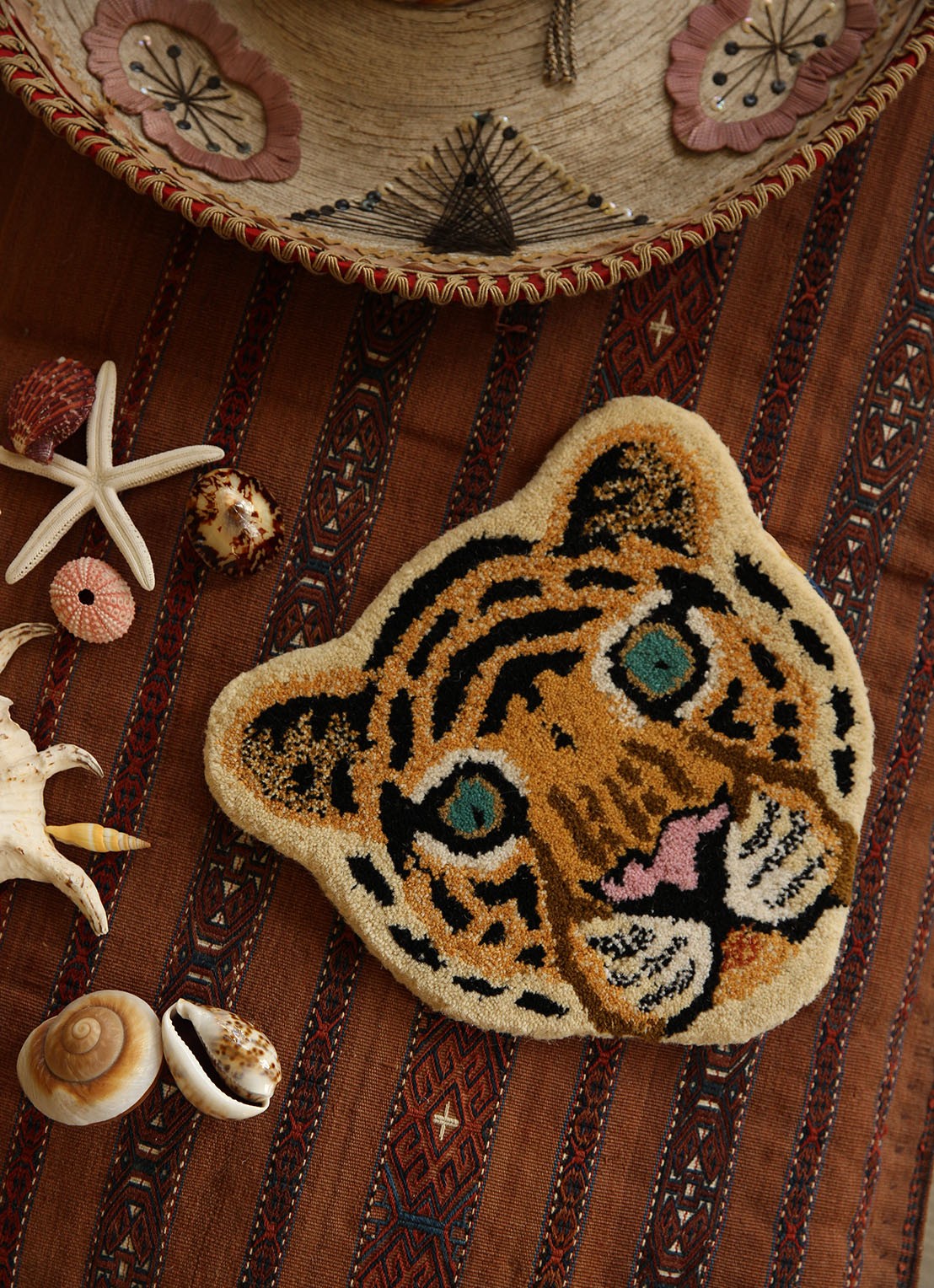 Doing Goods Cloudy Tiger Head voetenkleed 32 x 30 cm - detail 3 orange
