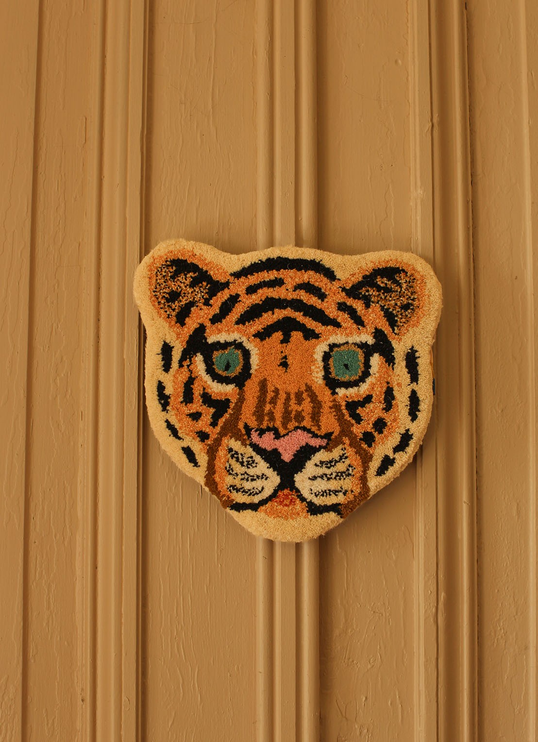Doing Goods Cloudy Tiger Head voetenkleed 32 x 30 cm - voorkant 2 orange