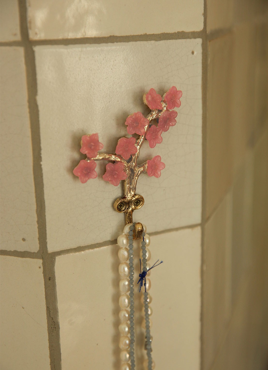 Doing Goods Elodie Flower wandhaak - voorkant 4 brons