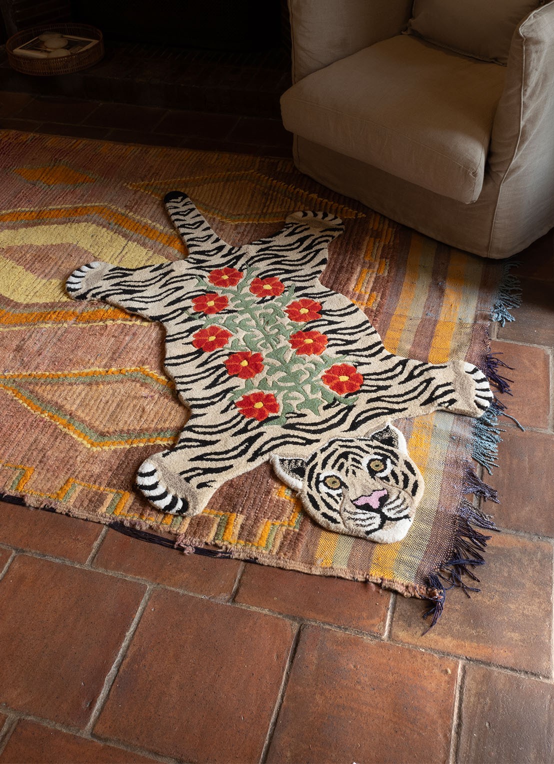 Doing Goods Floral White Tiger Large vloerkleed 155 x 93 cm - voorkant 4 zand