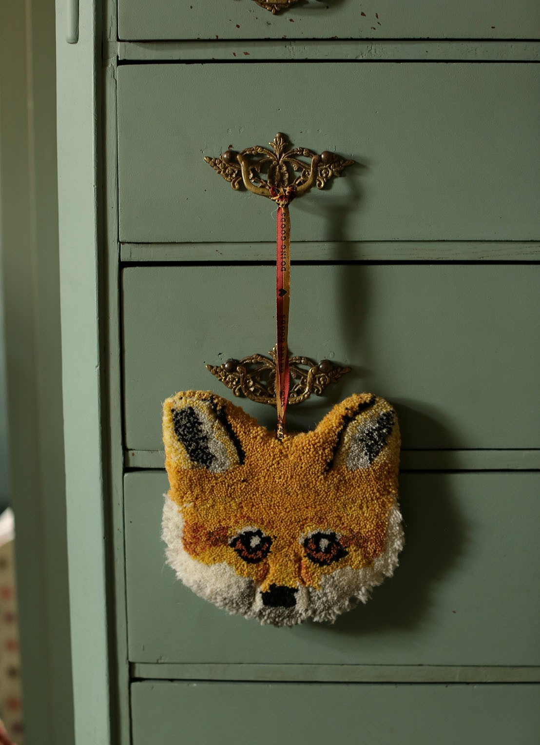 Doing Goods Freddy Vos Dierenkop hanger - detail 5 oranjebruin